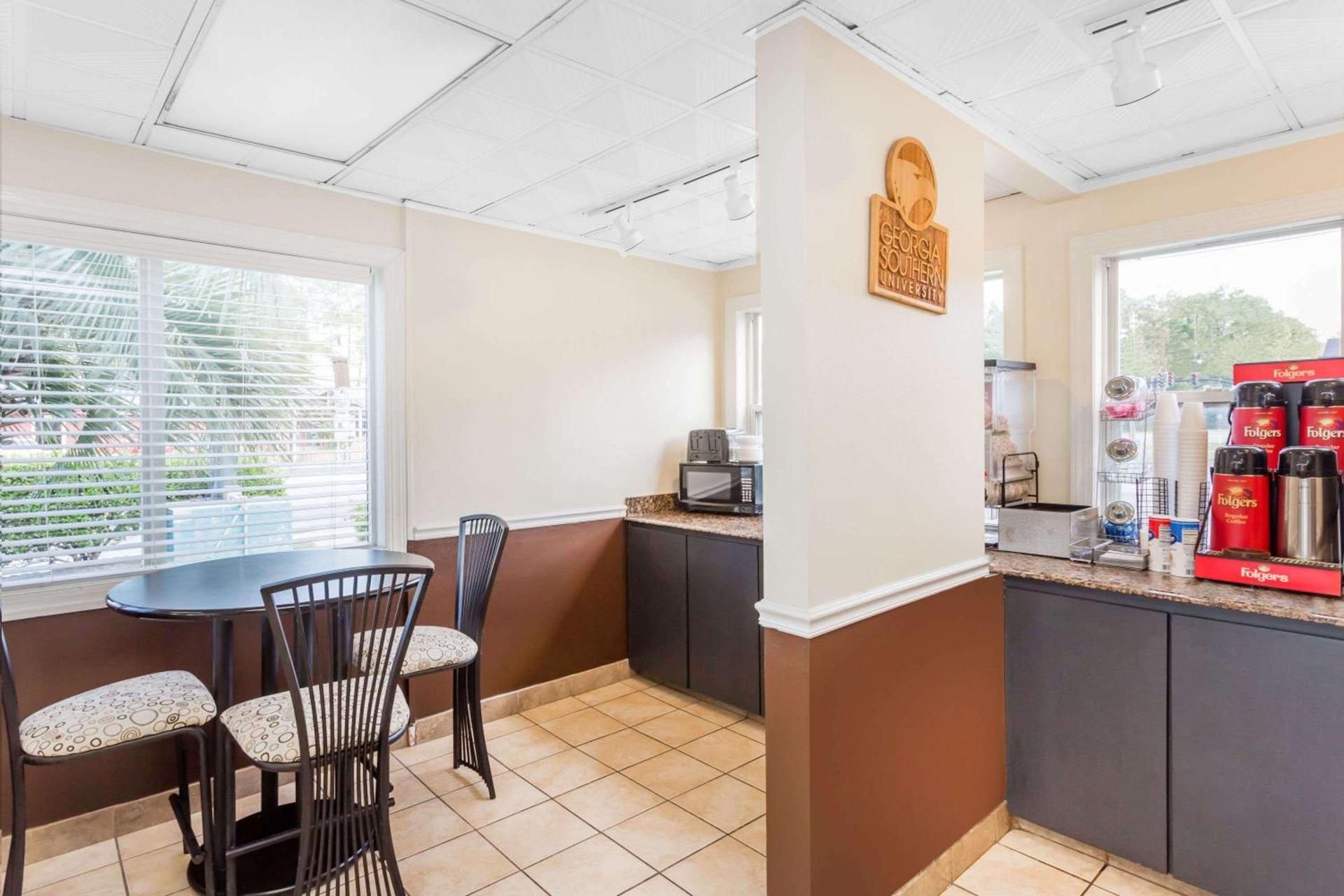 Knights Inn Statesboro photo 23