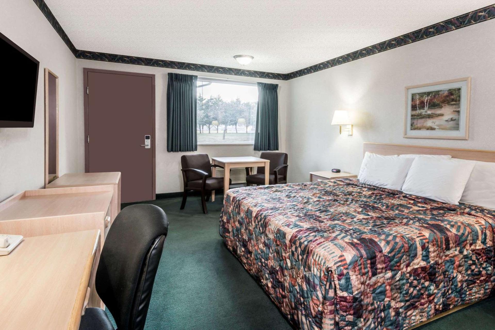Knights Inn Ottawa photo 31
