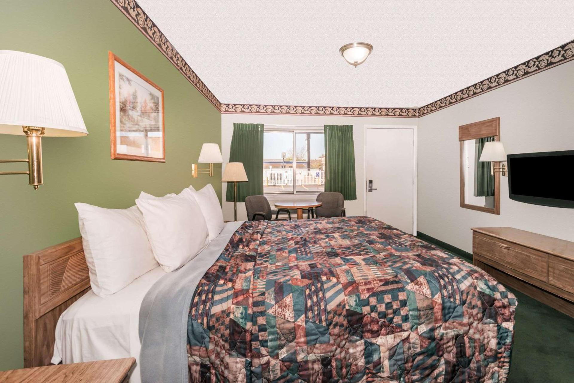 Knights Inn Ottawa photo 32
