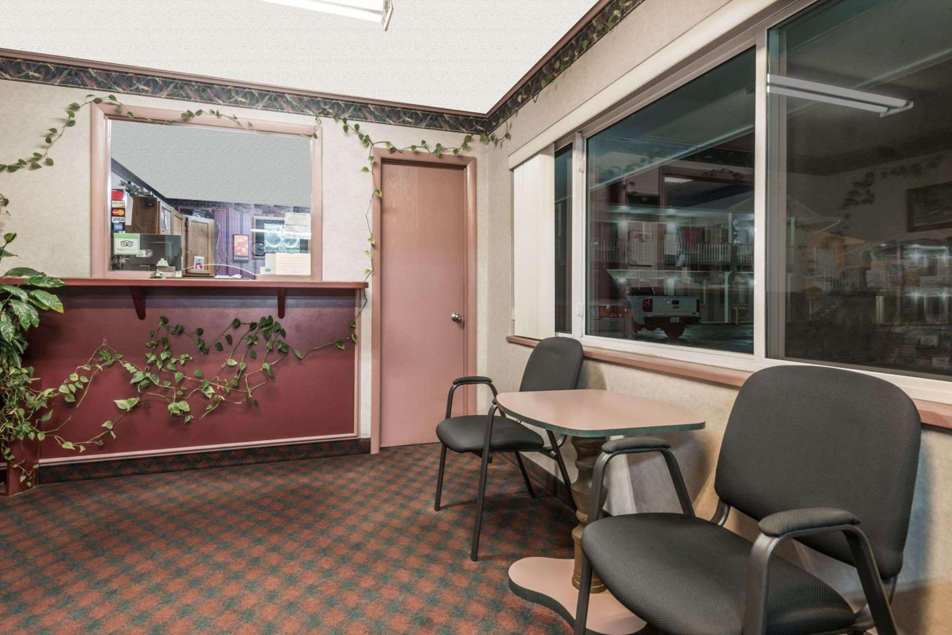 Knights Inn Ottawa photo 34
