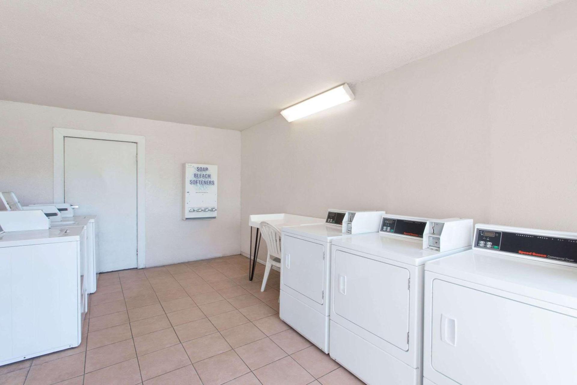 Knights Inn - Plant City photo 28