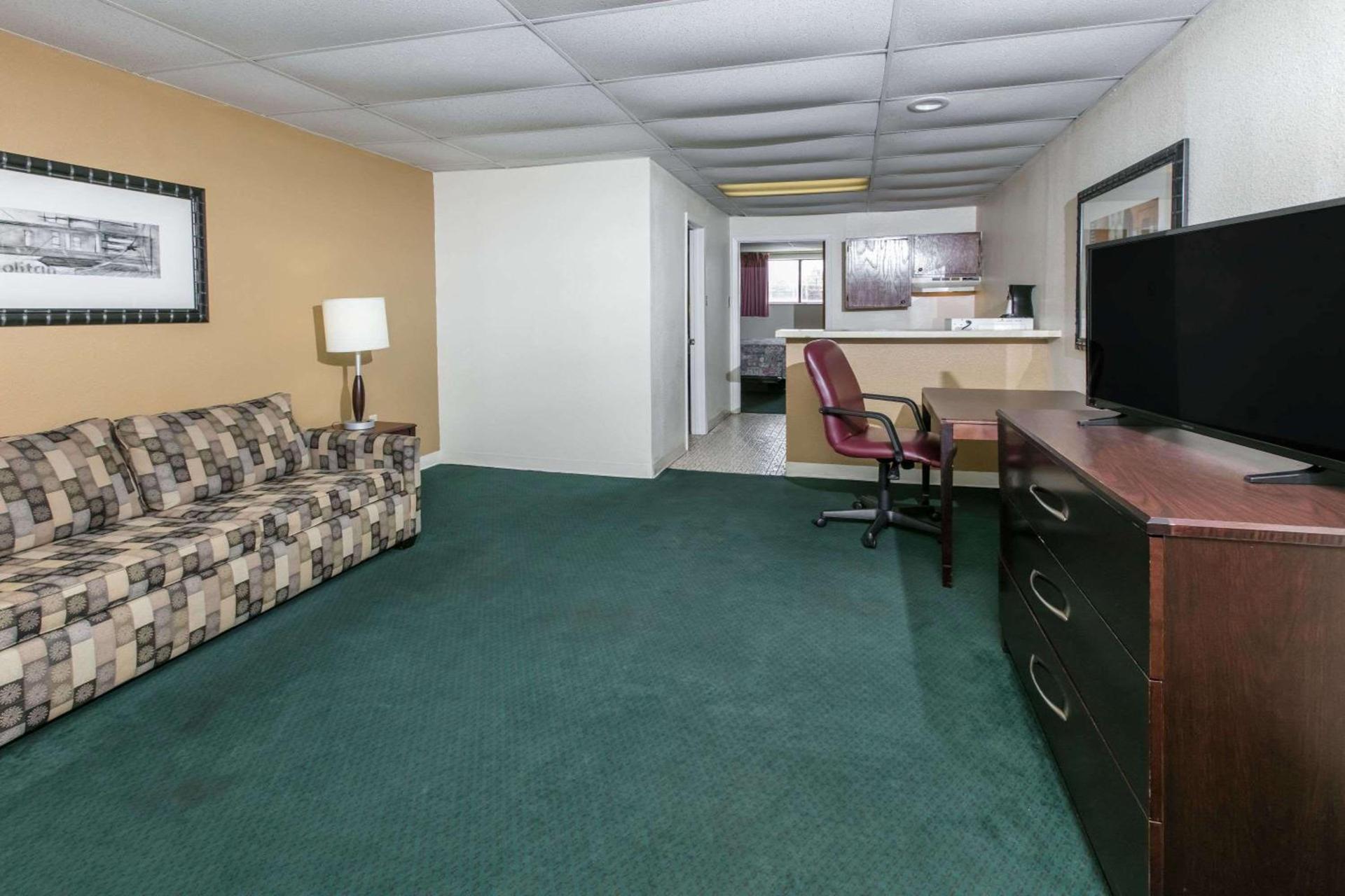 Knights Inn Longview photo 20
