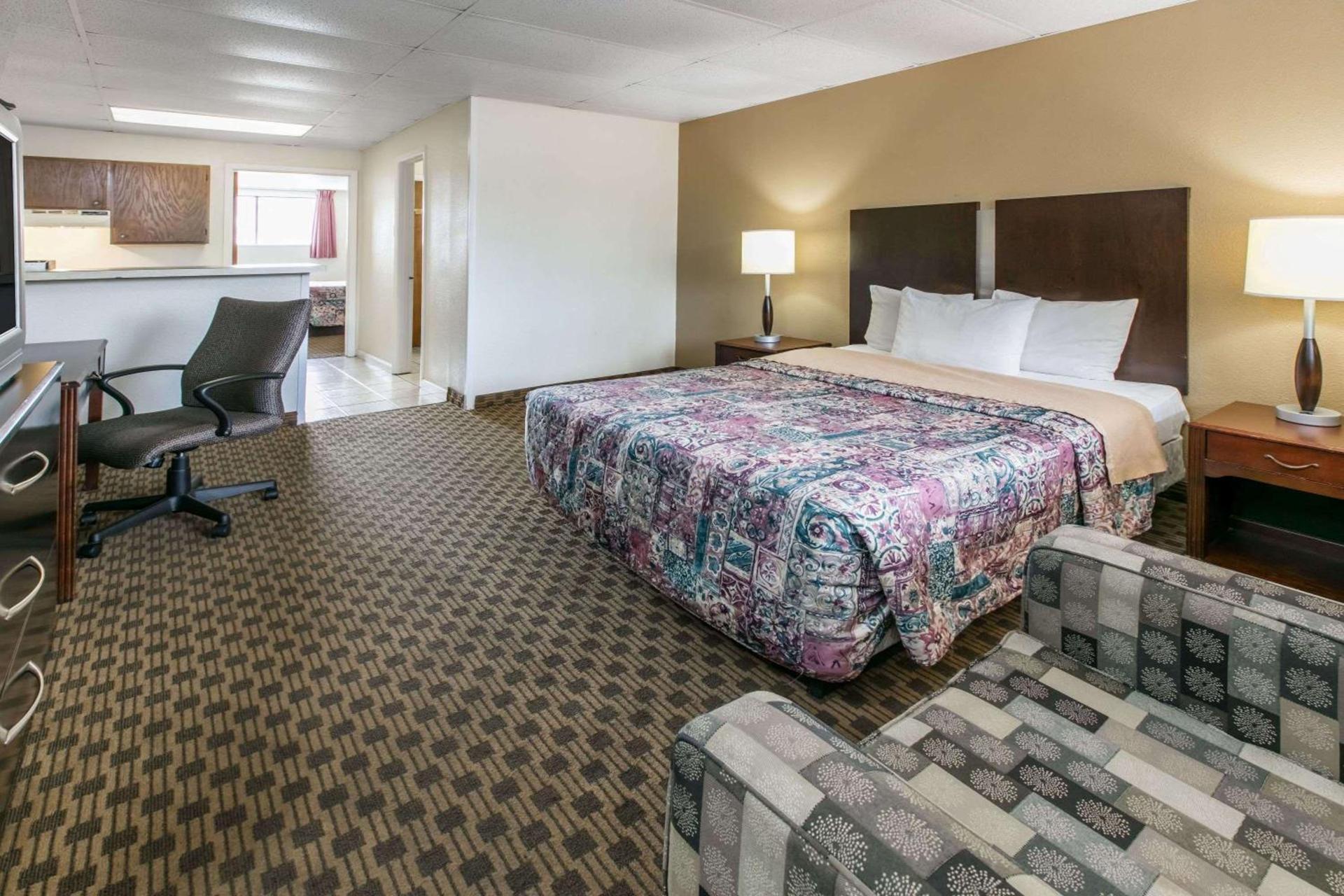 Knights Inn Longview photo 14