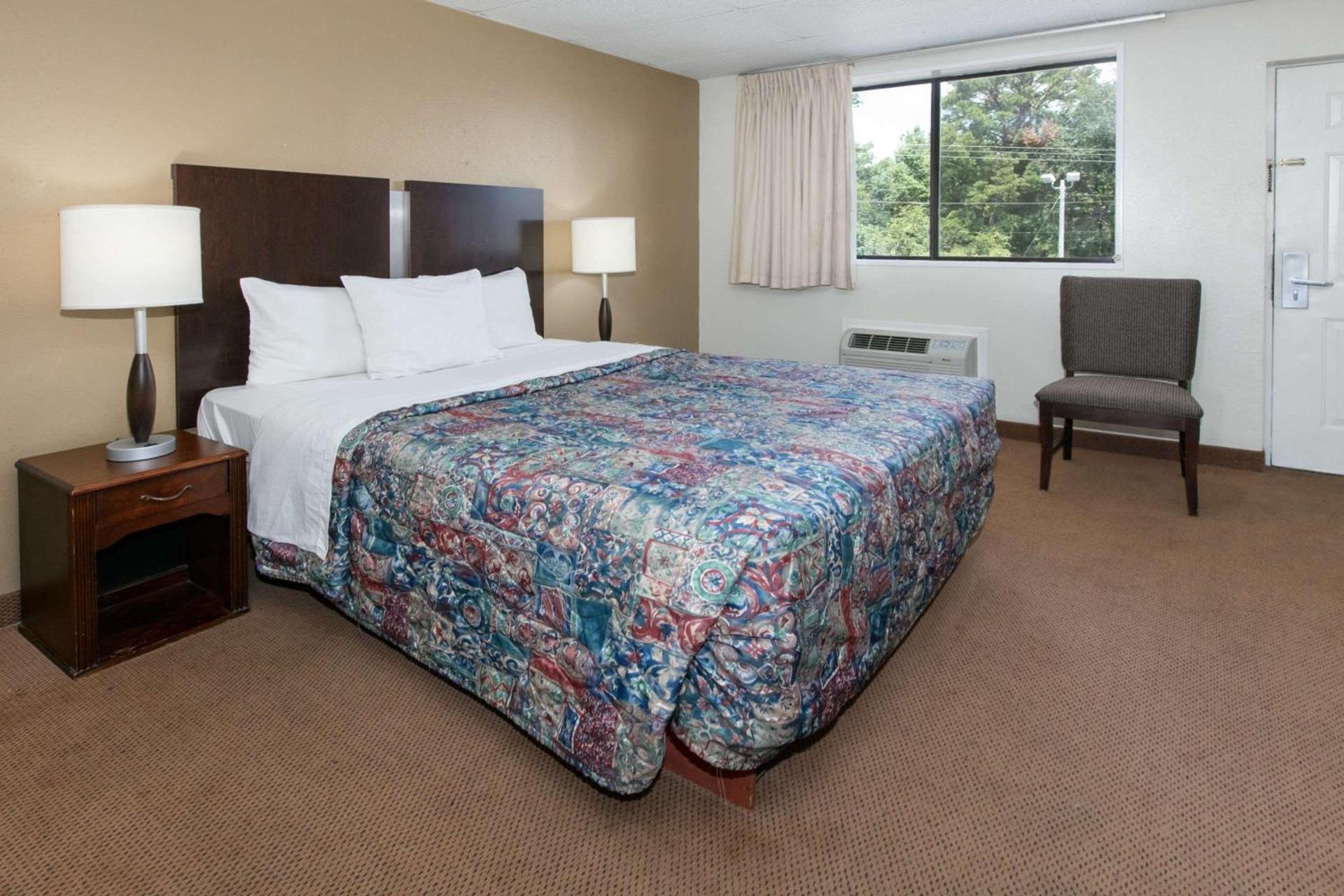 Knights Inn Longview photo 13
