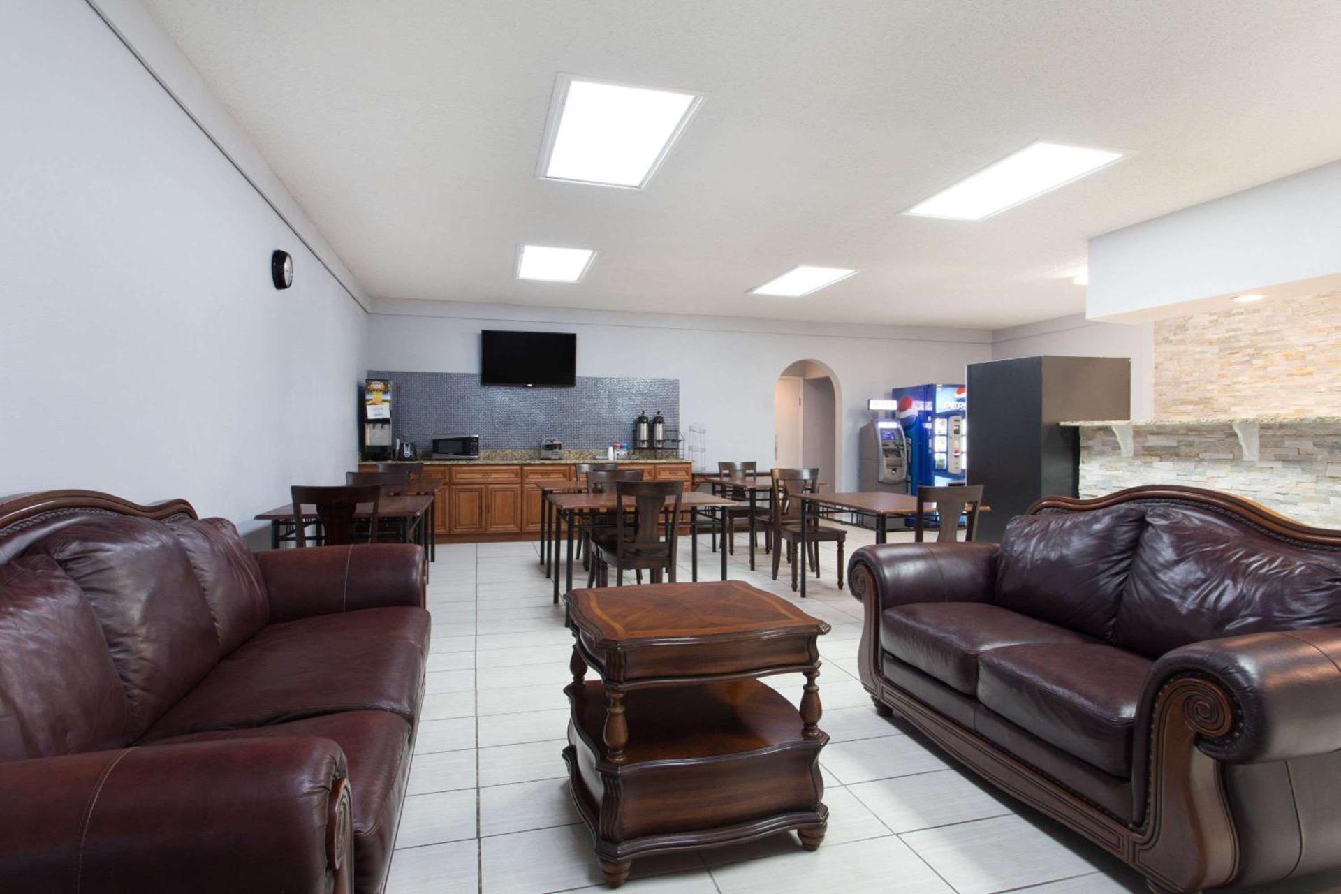 Knights Inn - Plant City photo 38