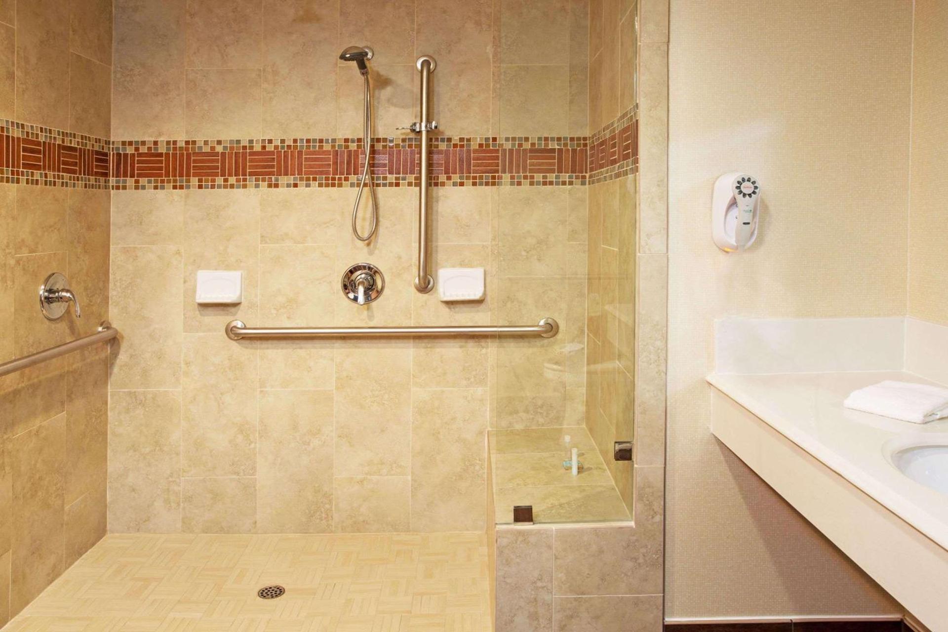 Travelodge by Wyndham Ocean Front photo 7