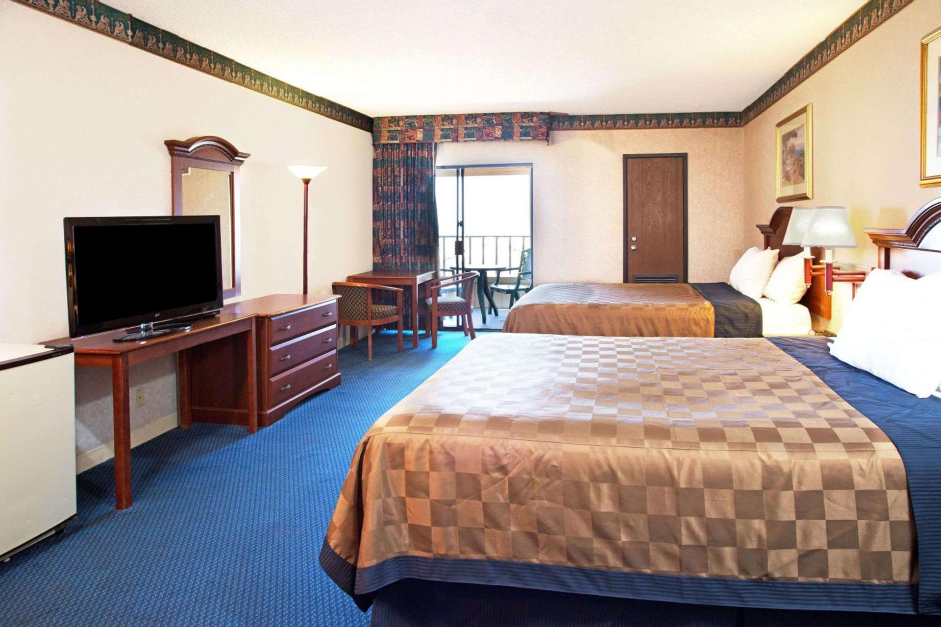 Travelodge by Wyndham Ocean Front photo 10