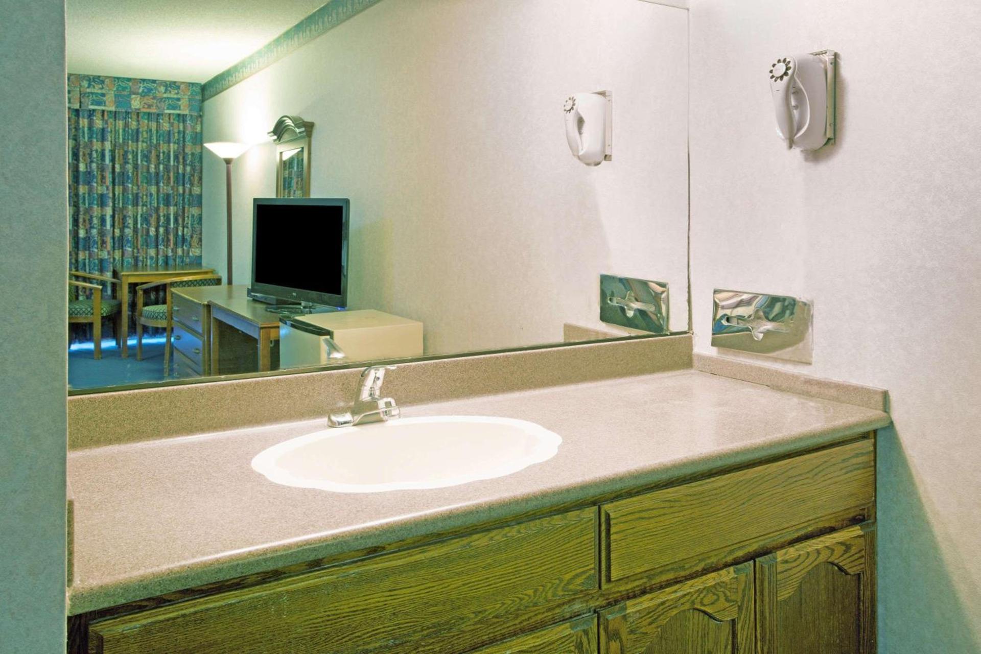 Travelodge by Wyndham Ocean Front photo 9