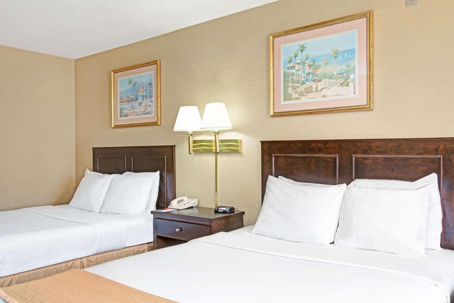 Howard Johnson by Wyndham Torrance photo 11