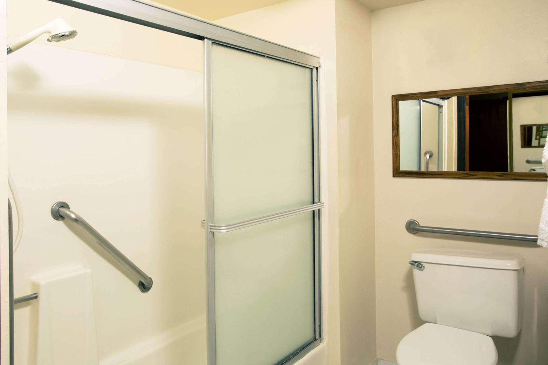 Travelodge by Wyndham Ocean Front photo 6
