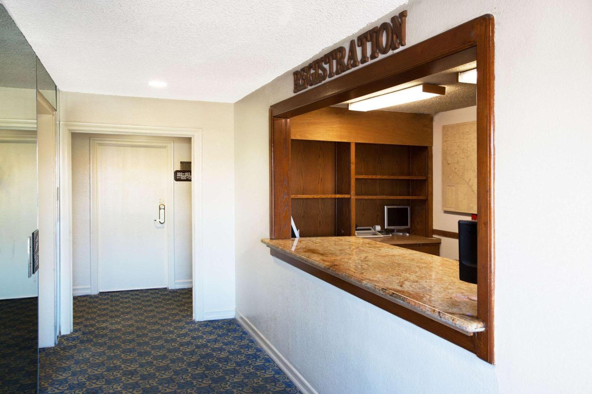 Travelodge by Wyndham Ocean Front photo 3