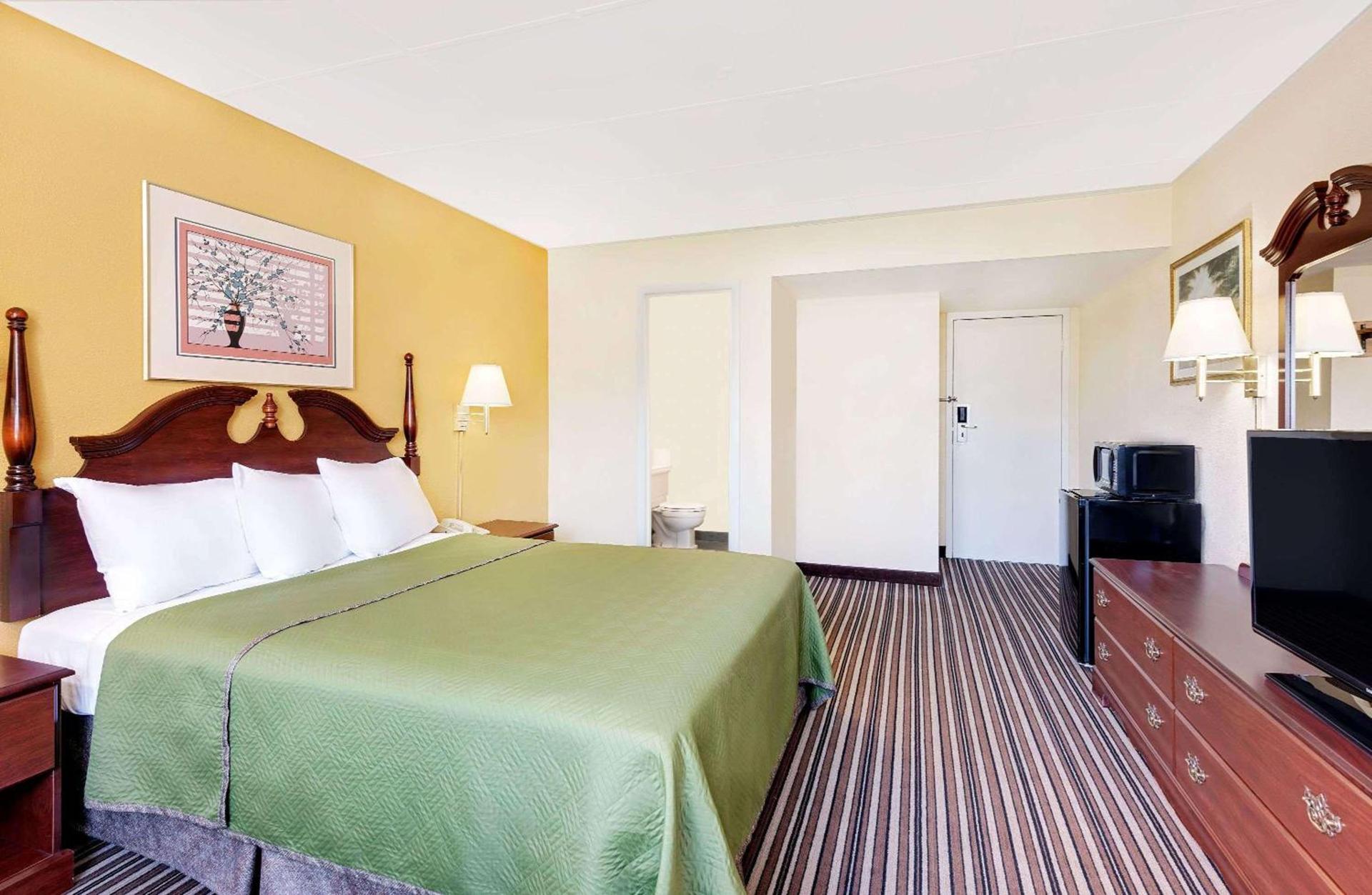 Travelodge by Wyndham Chambersburg photo 18