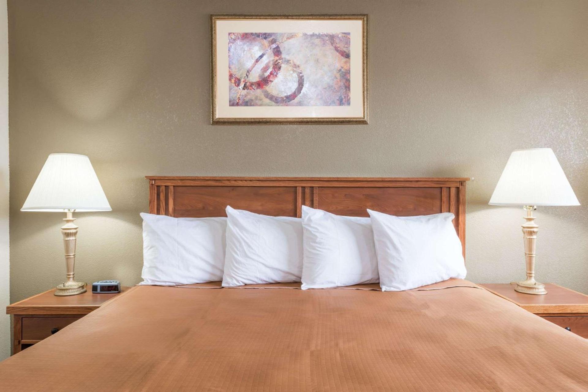 Red Carpet Inn Lancaster photo 14