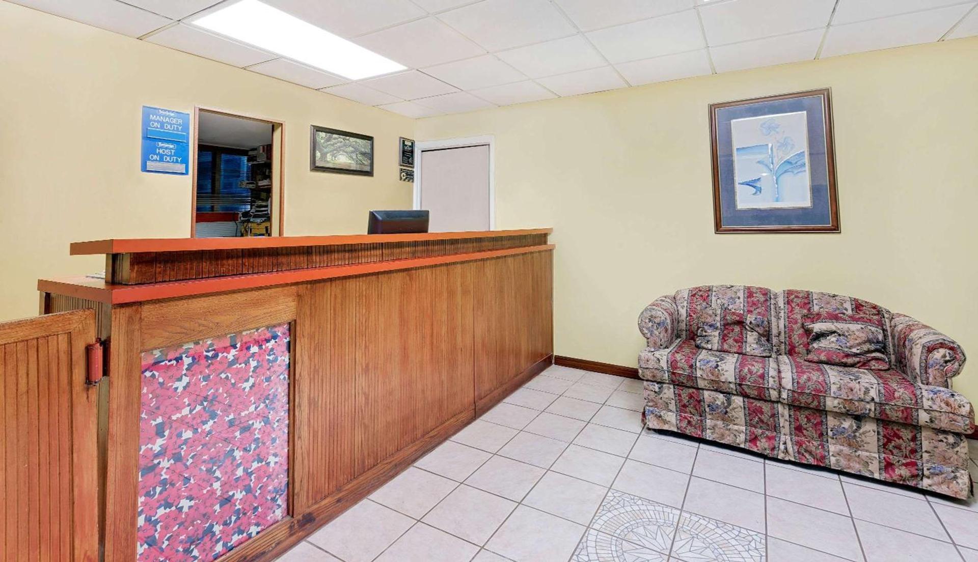 Travelodge by Wyndham Chambersburg photo 16
