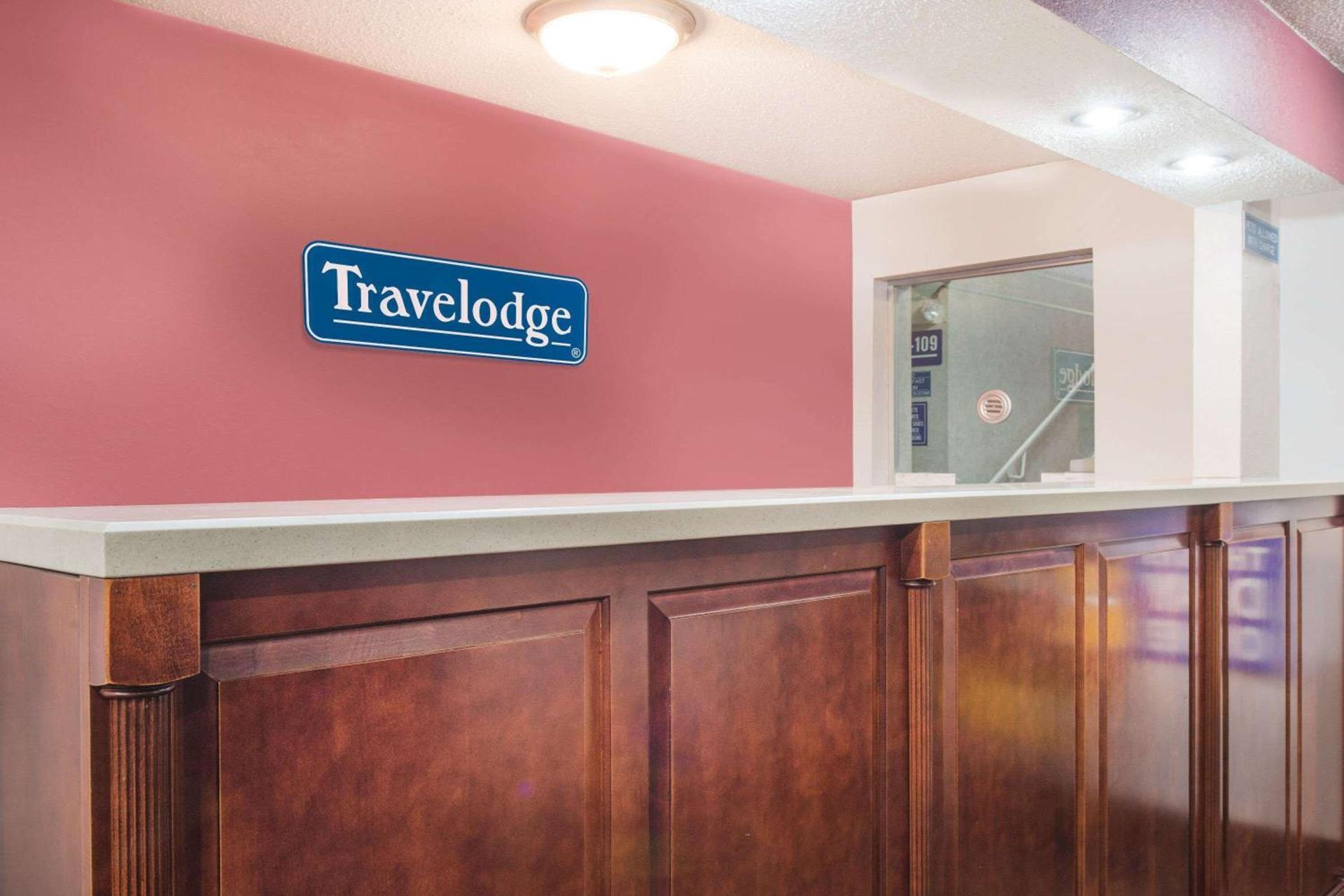 Travelodge by Wyndham Terre Haute photo 2