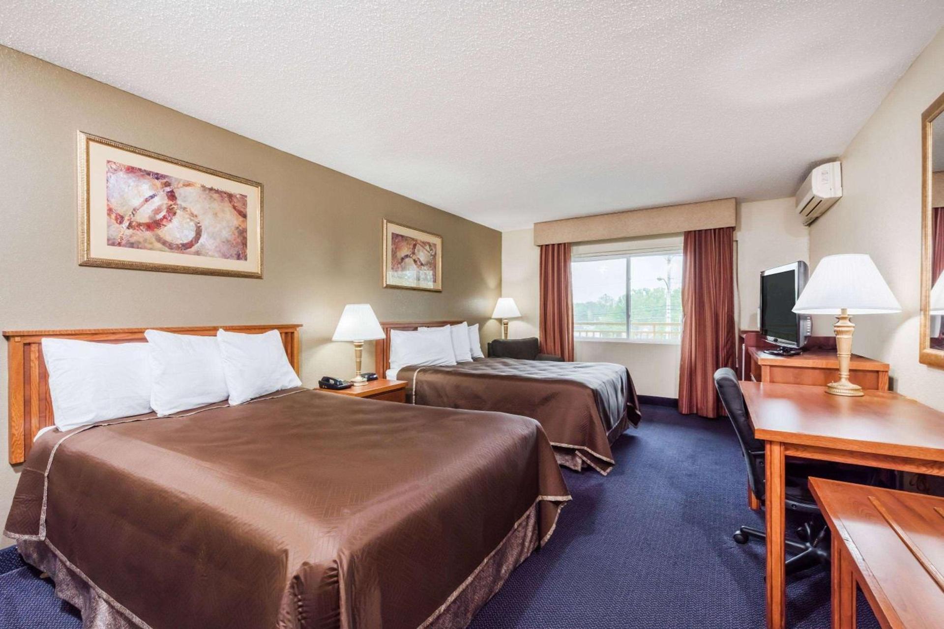 Red Carpet Inn Lancaster photo 9