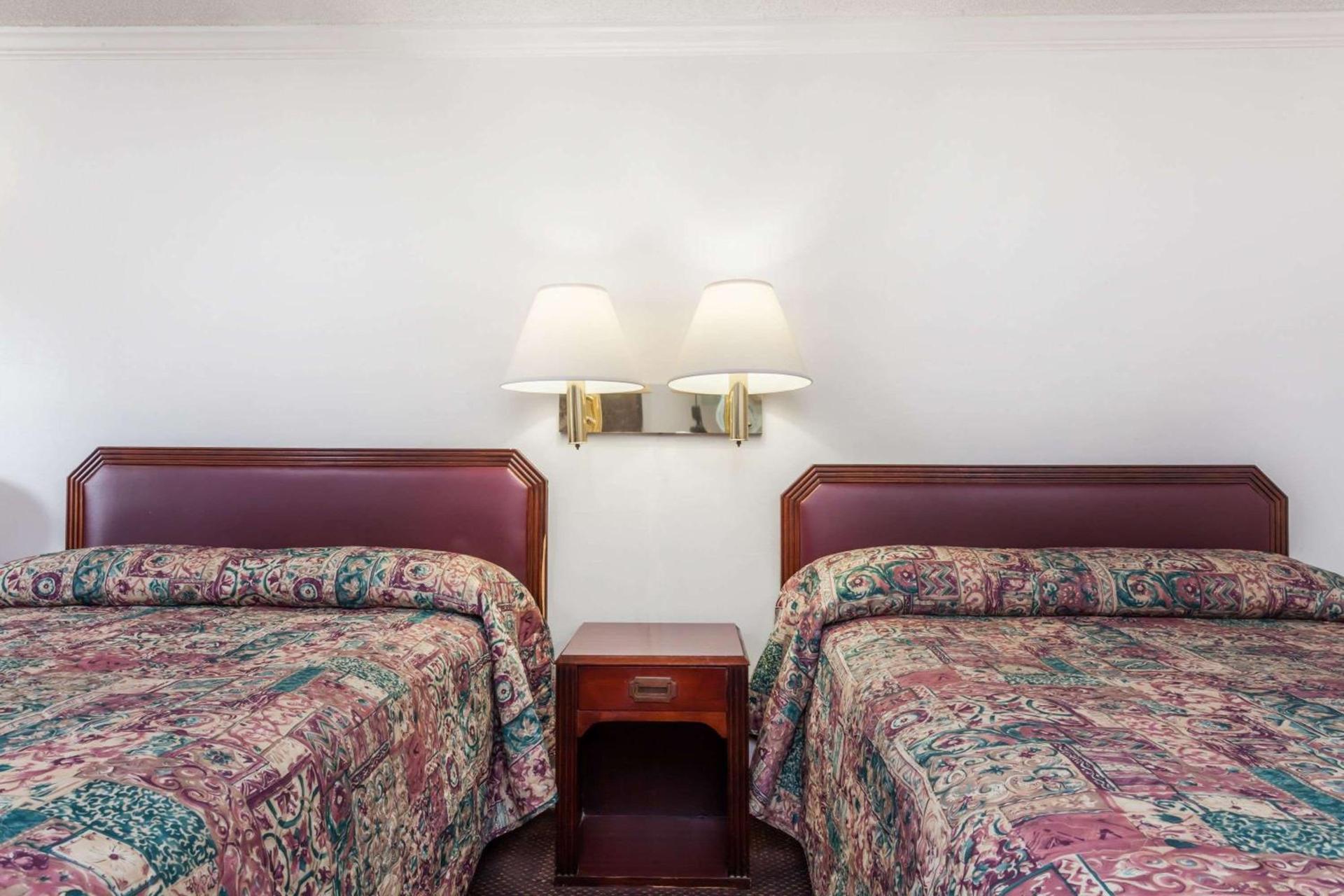 Knights Inn - Columbia photo 15