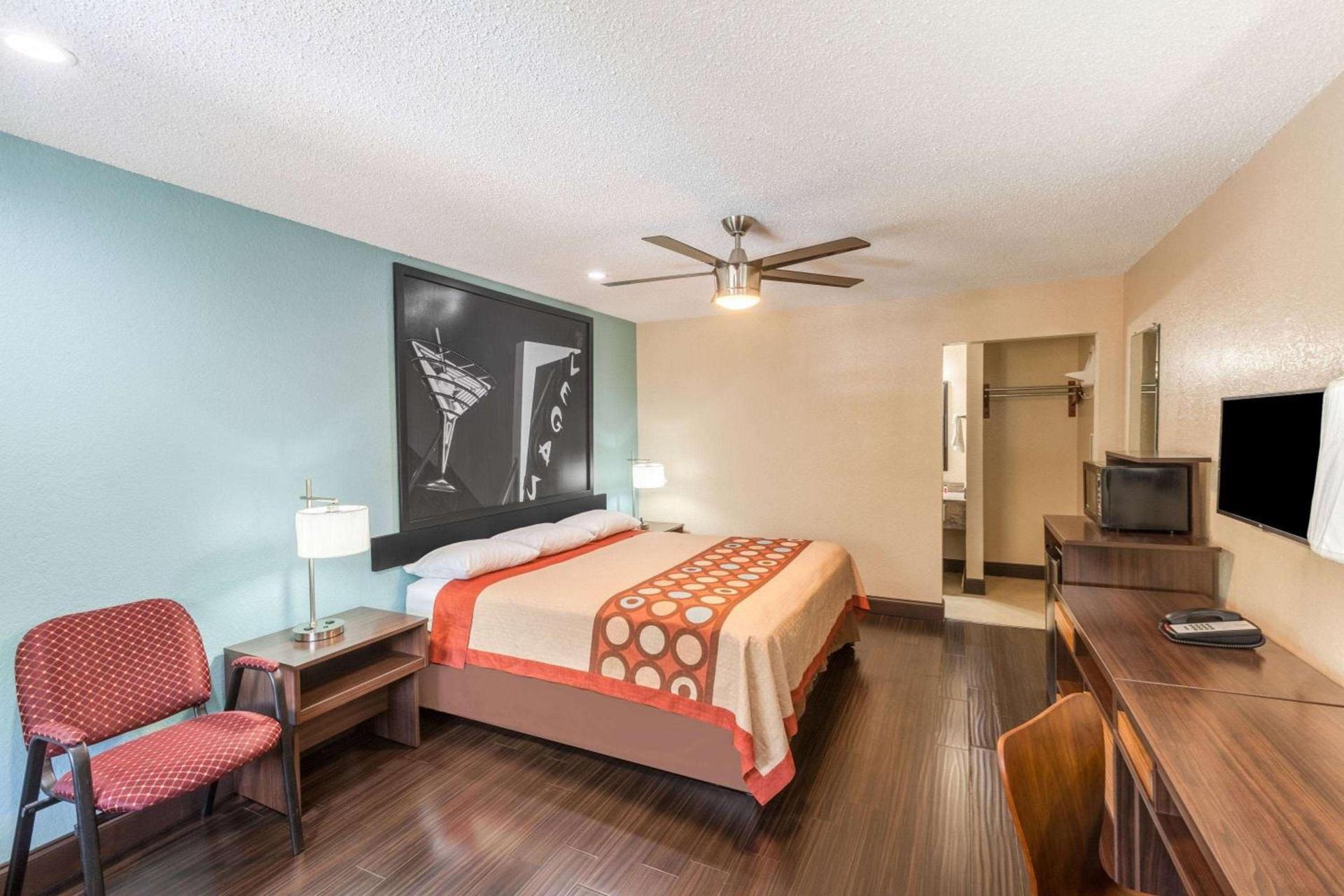 Super 8 by Wyndham Austin University/Downtown Area photo 7
