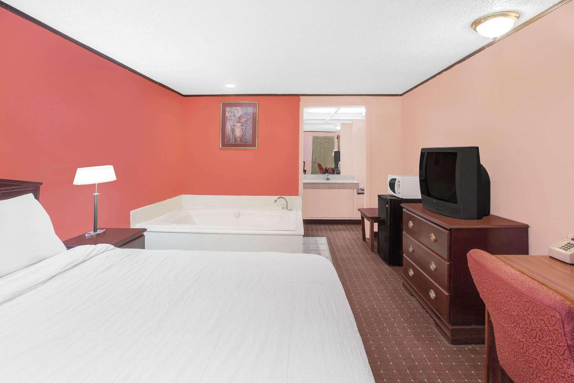 Knights Inn - Battle Creek photo 55