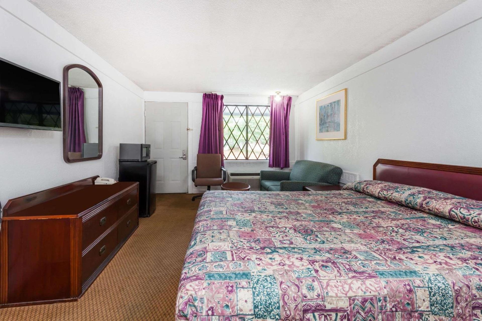 Knights Inn - Columbia photo 16