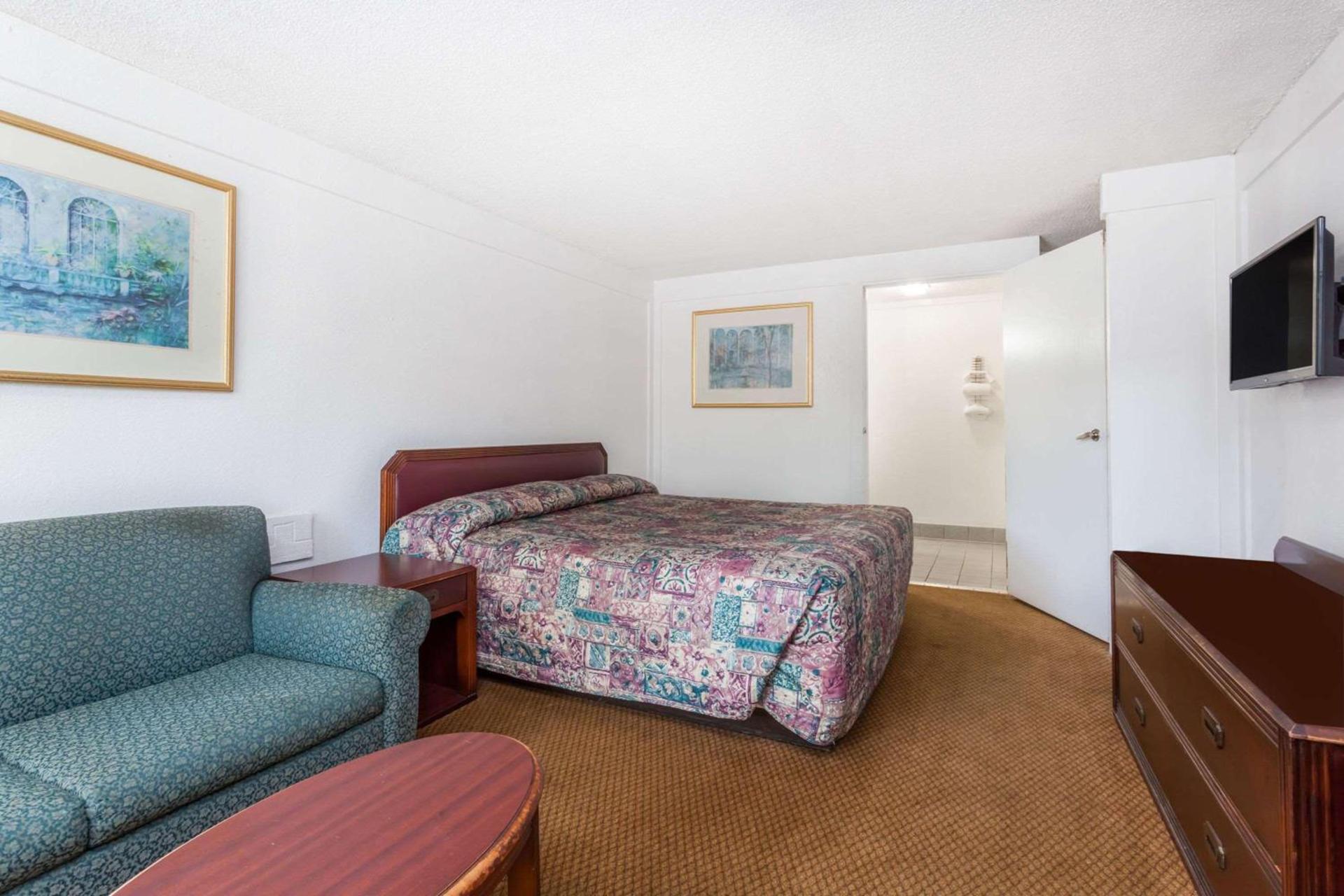 Knights Inn - Columbia photo 17