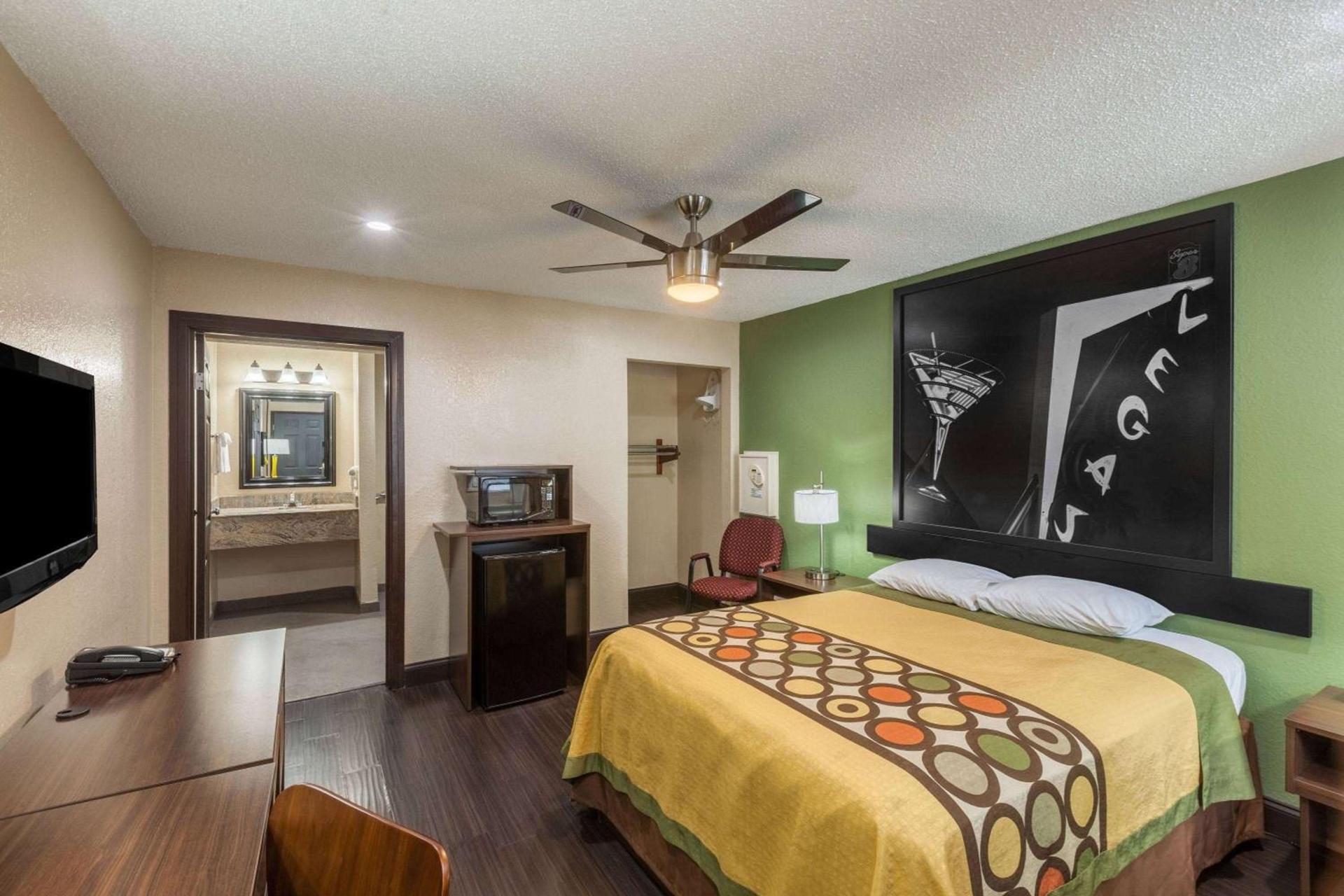 Super 8 by Wyndham Austin University/Downtown Area photo 14