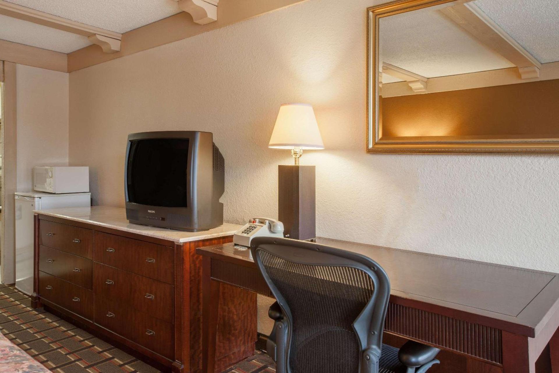 Knights Inn Greensburg photo 25