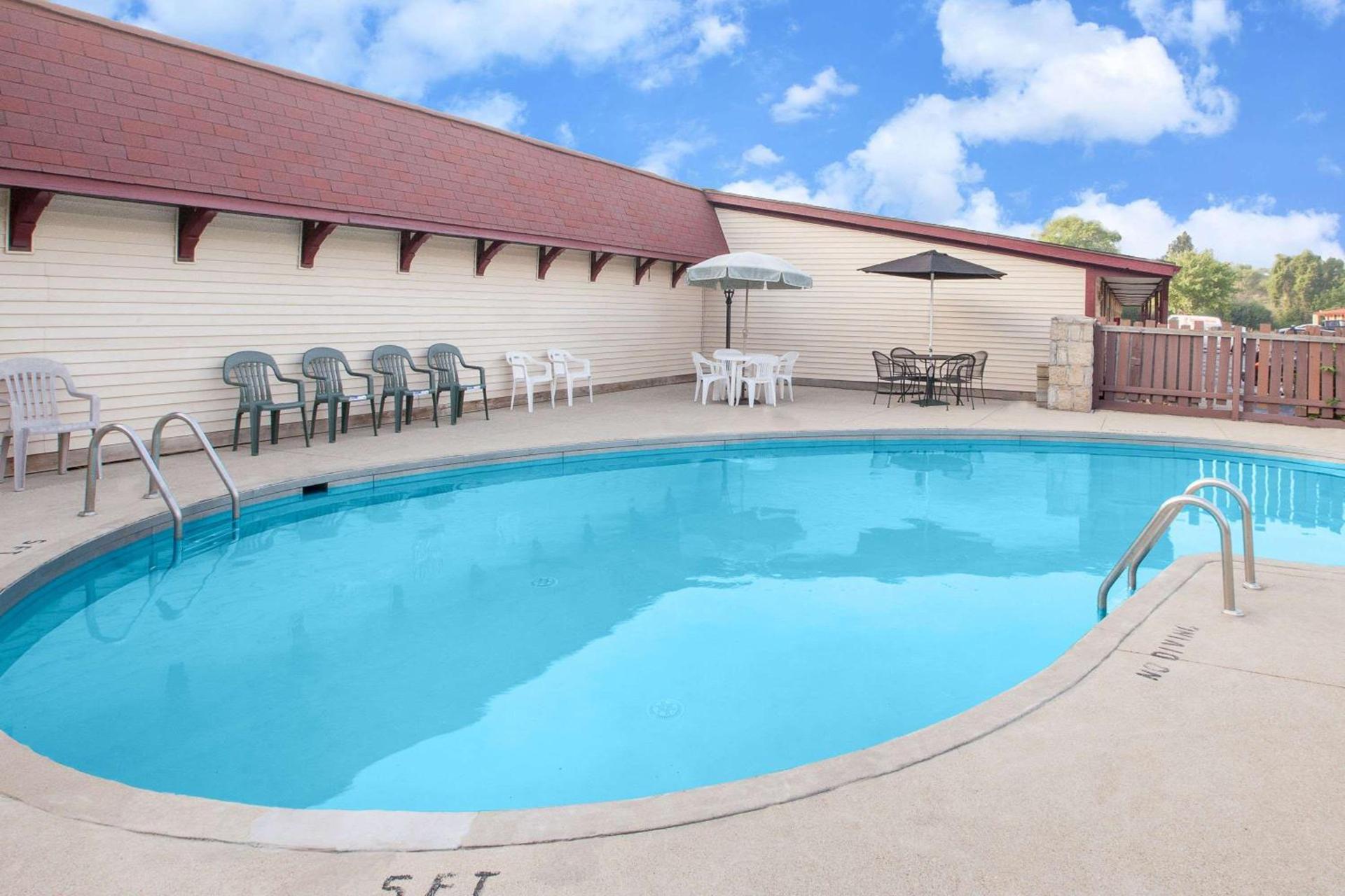 Knights Inn - Battle Creek photo 45