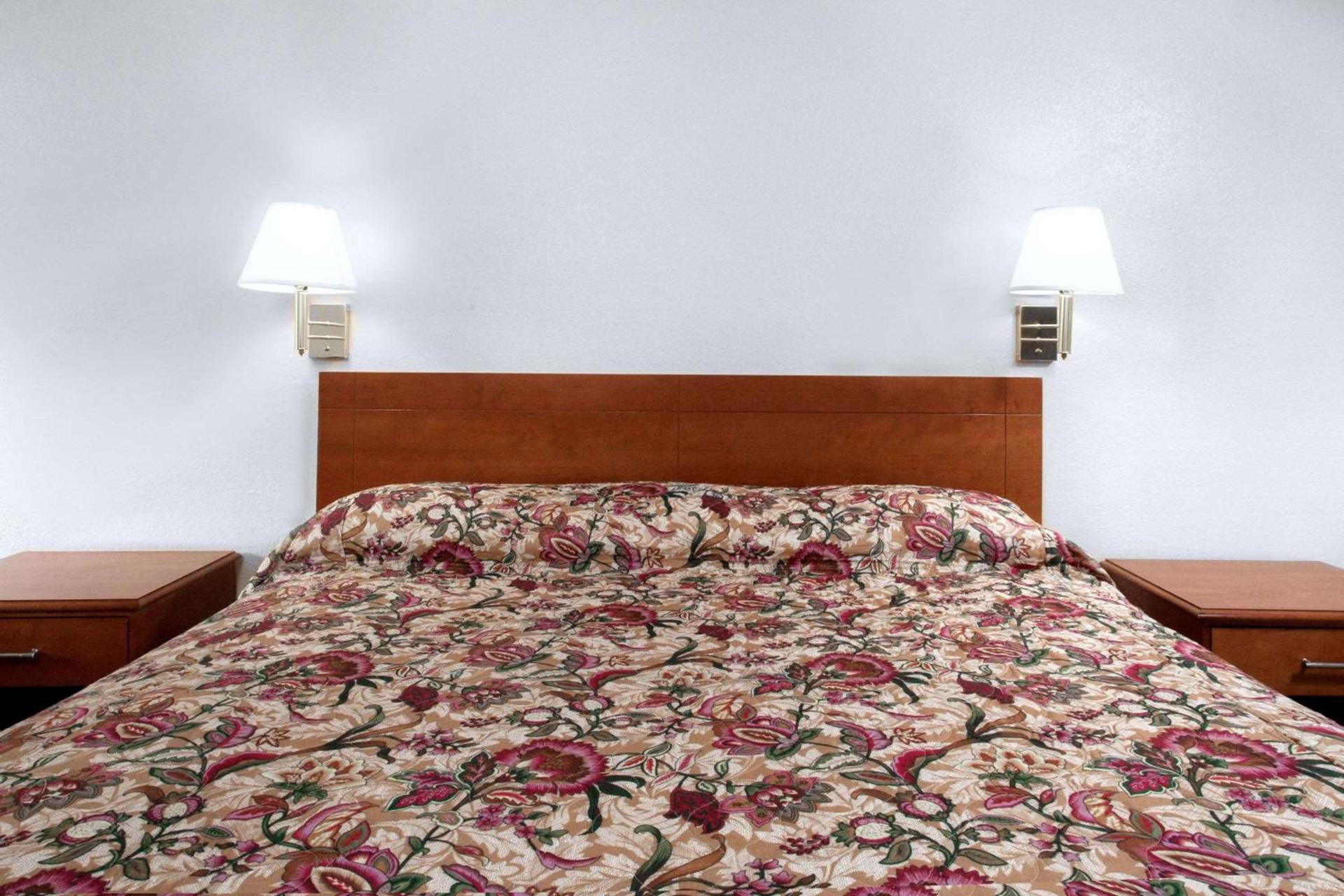 Knights Inn Pittston photo 13