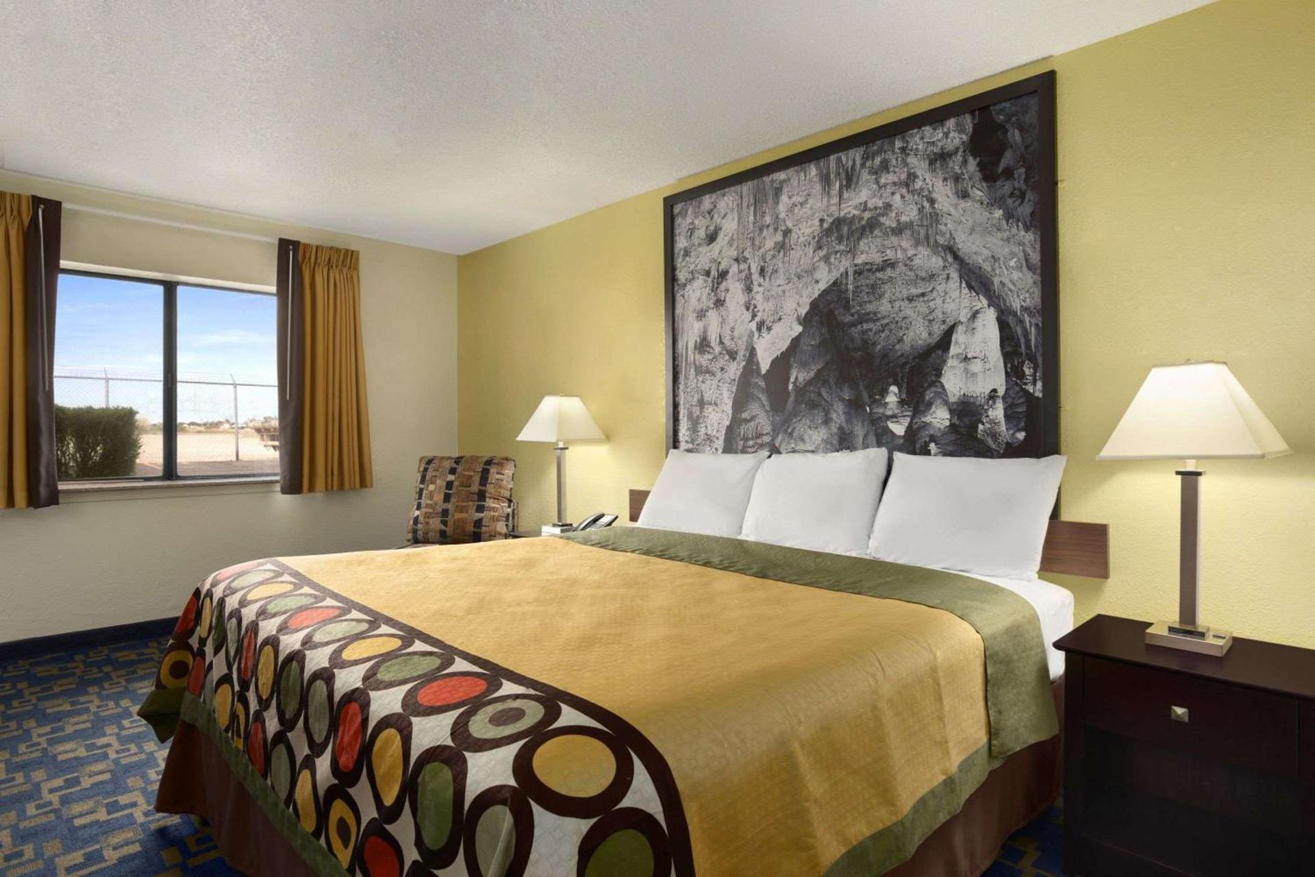 Super 8 by Wyndham Carlsbad photo 6