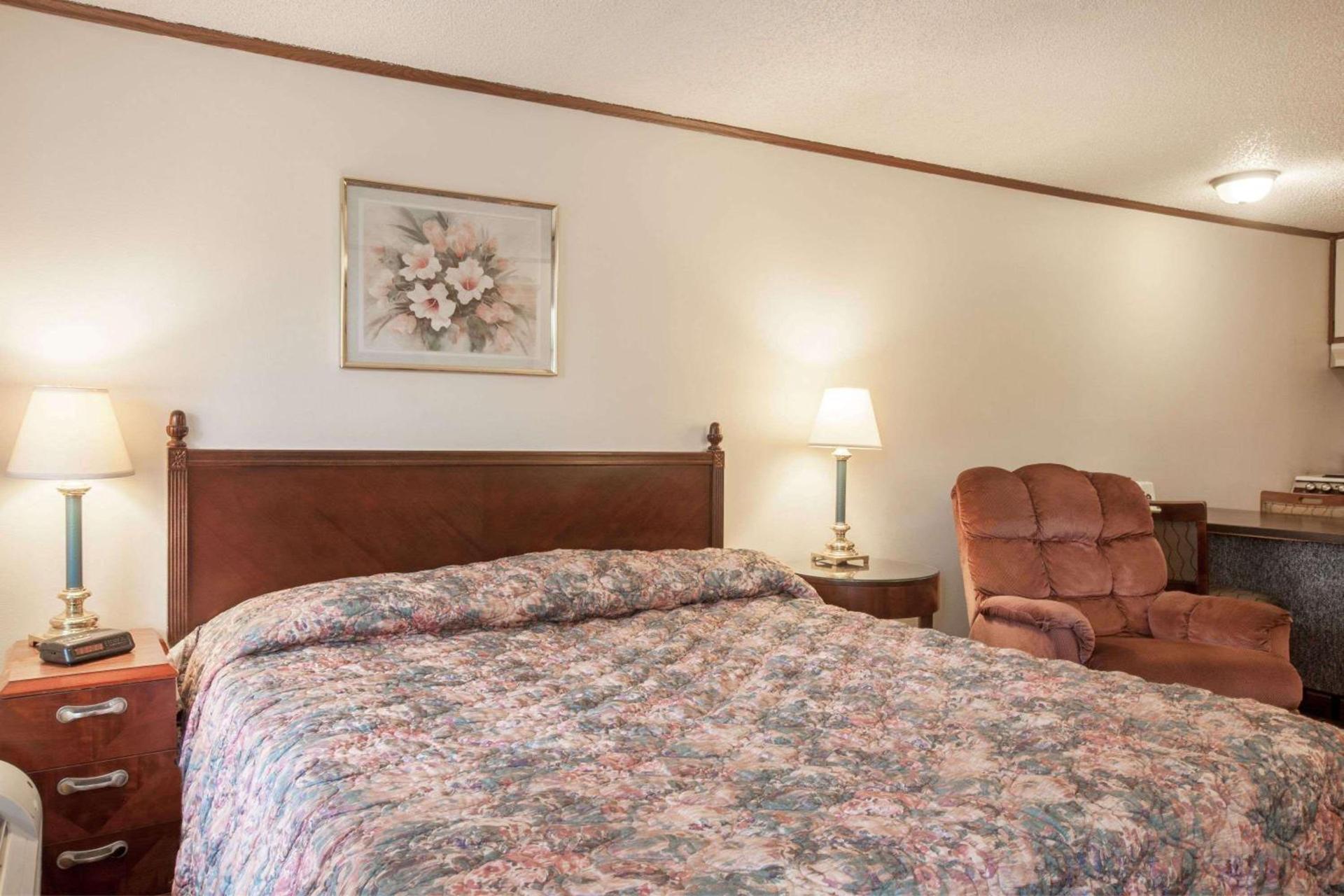 Knights Inn Greensburg photo 32