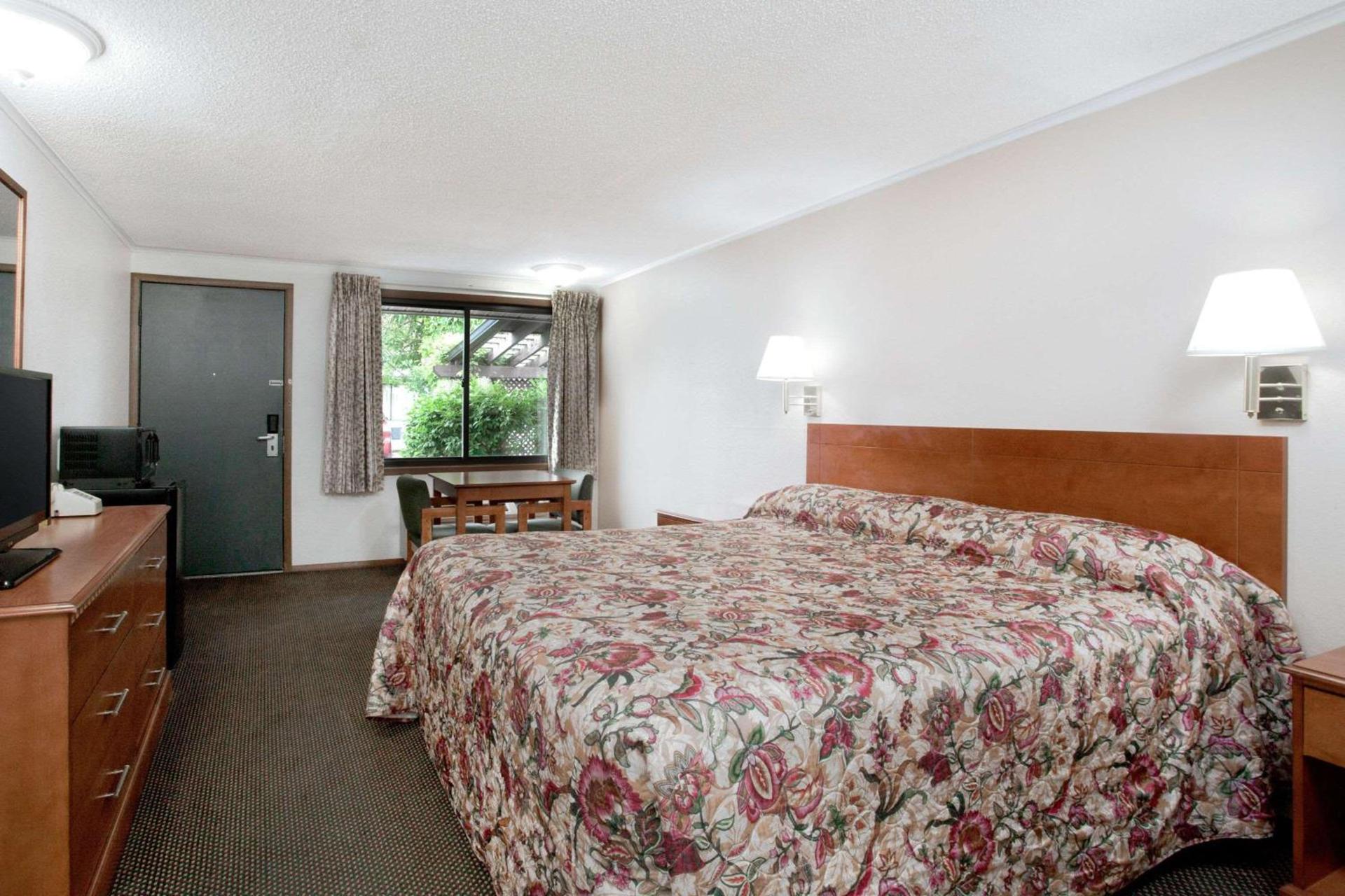 Knights Inn Pittston photo 2