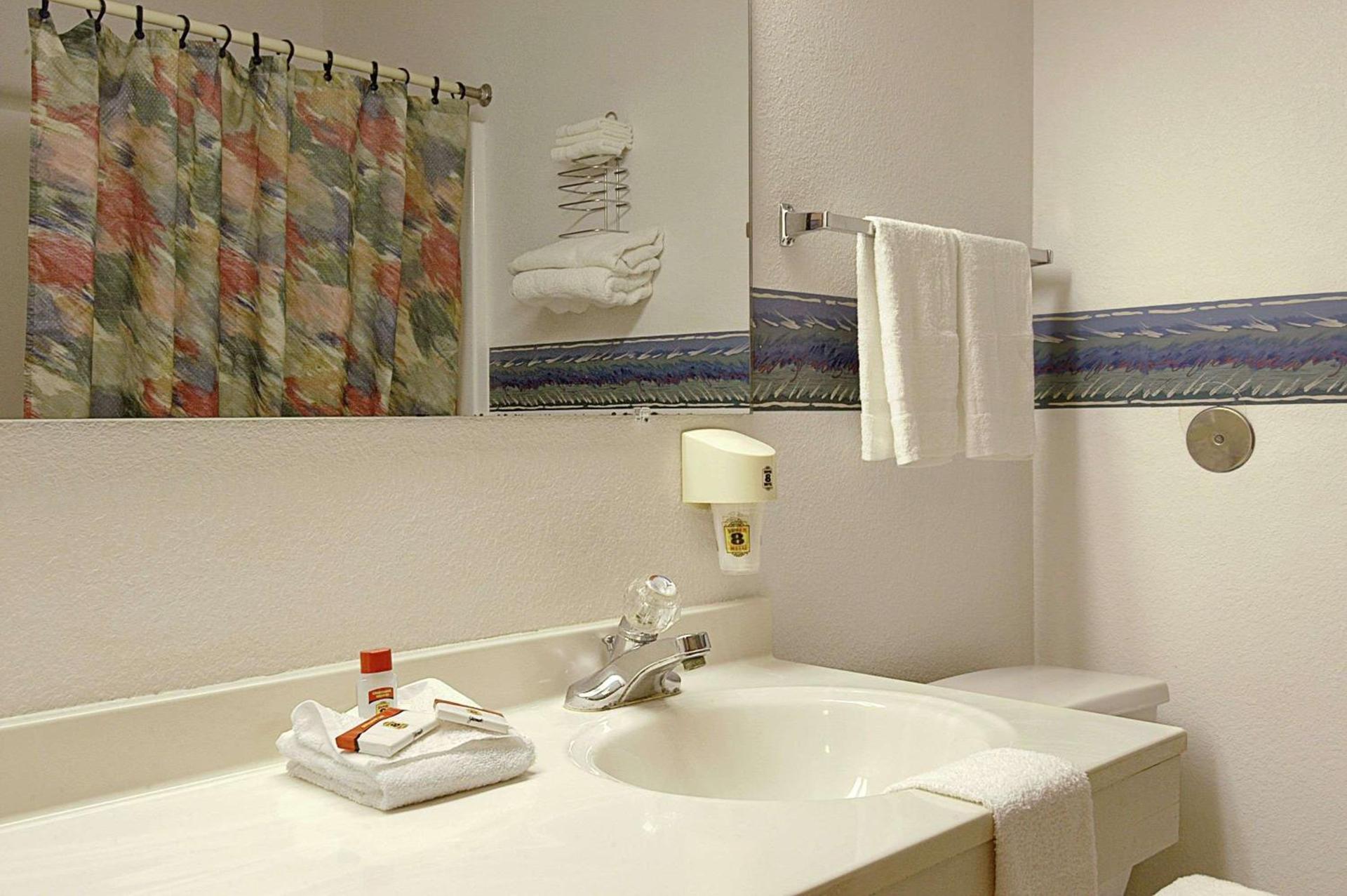Days Inn by Wyndham Omaha NE photo 4