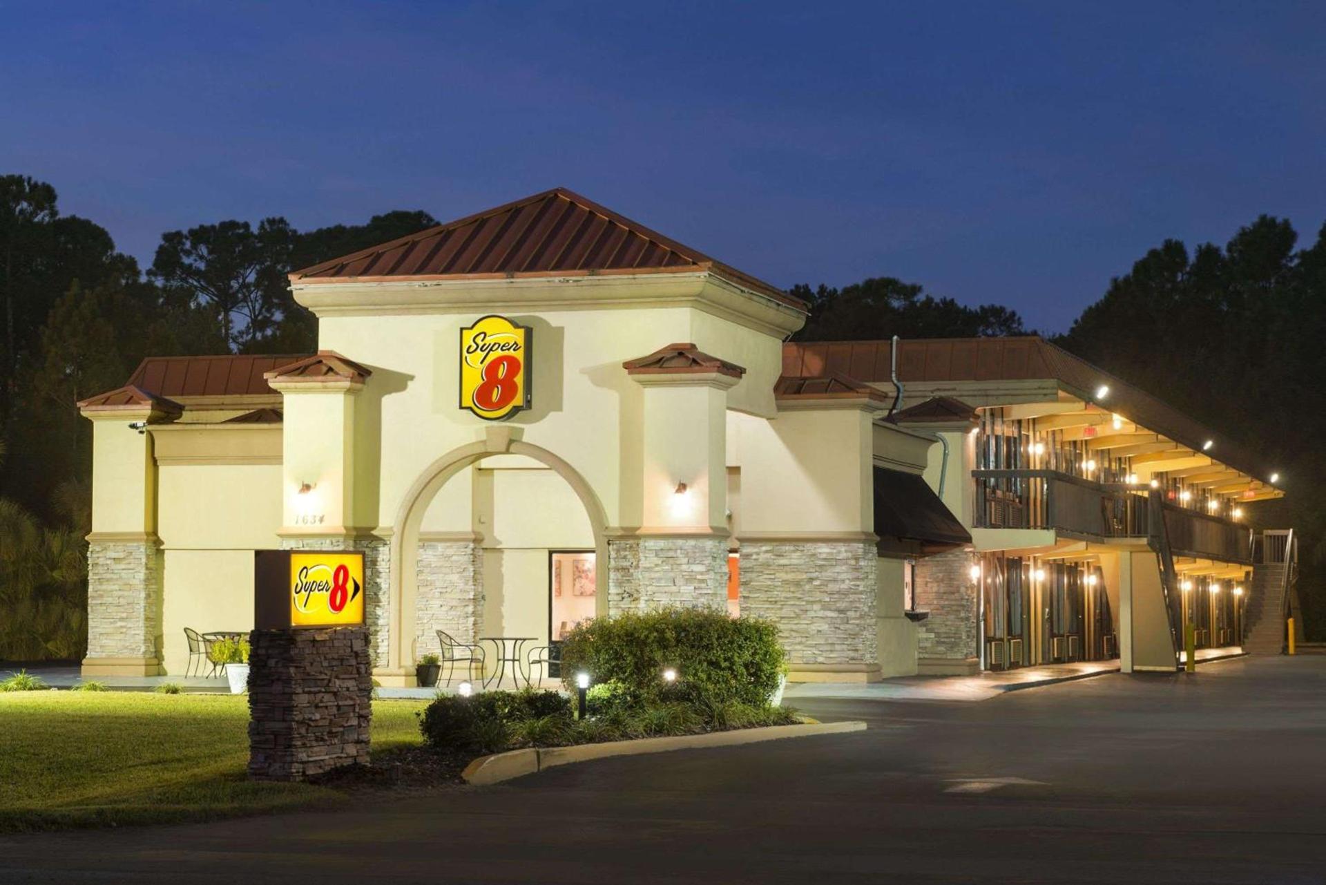 Super 8 by Wyndham Ormond Beach — hotel in Ormond Beach