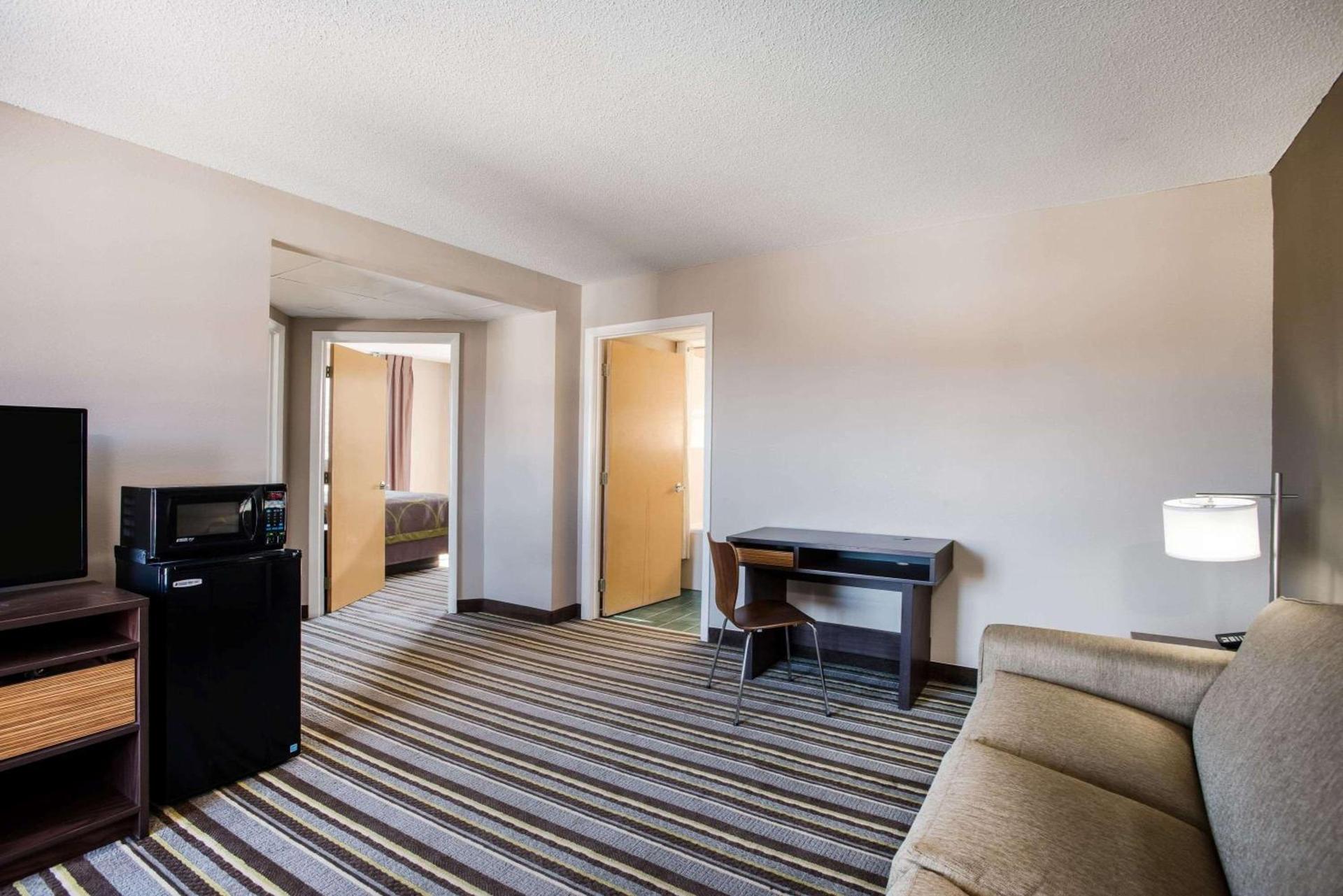 Super 8 by Wyndham Sevierville Riverside photo 14