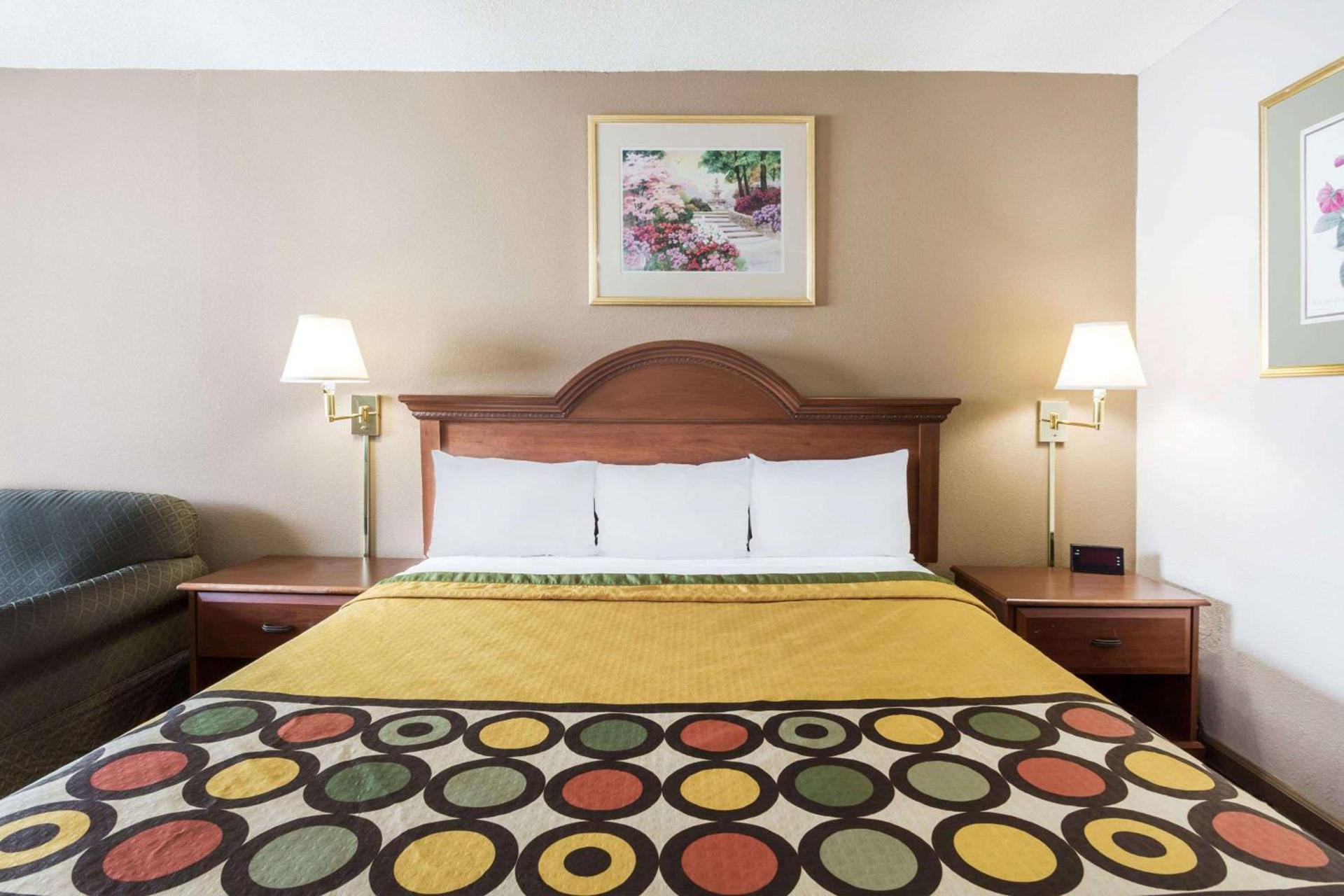 Super 8 by Wyndham Greensboro photo 9