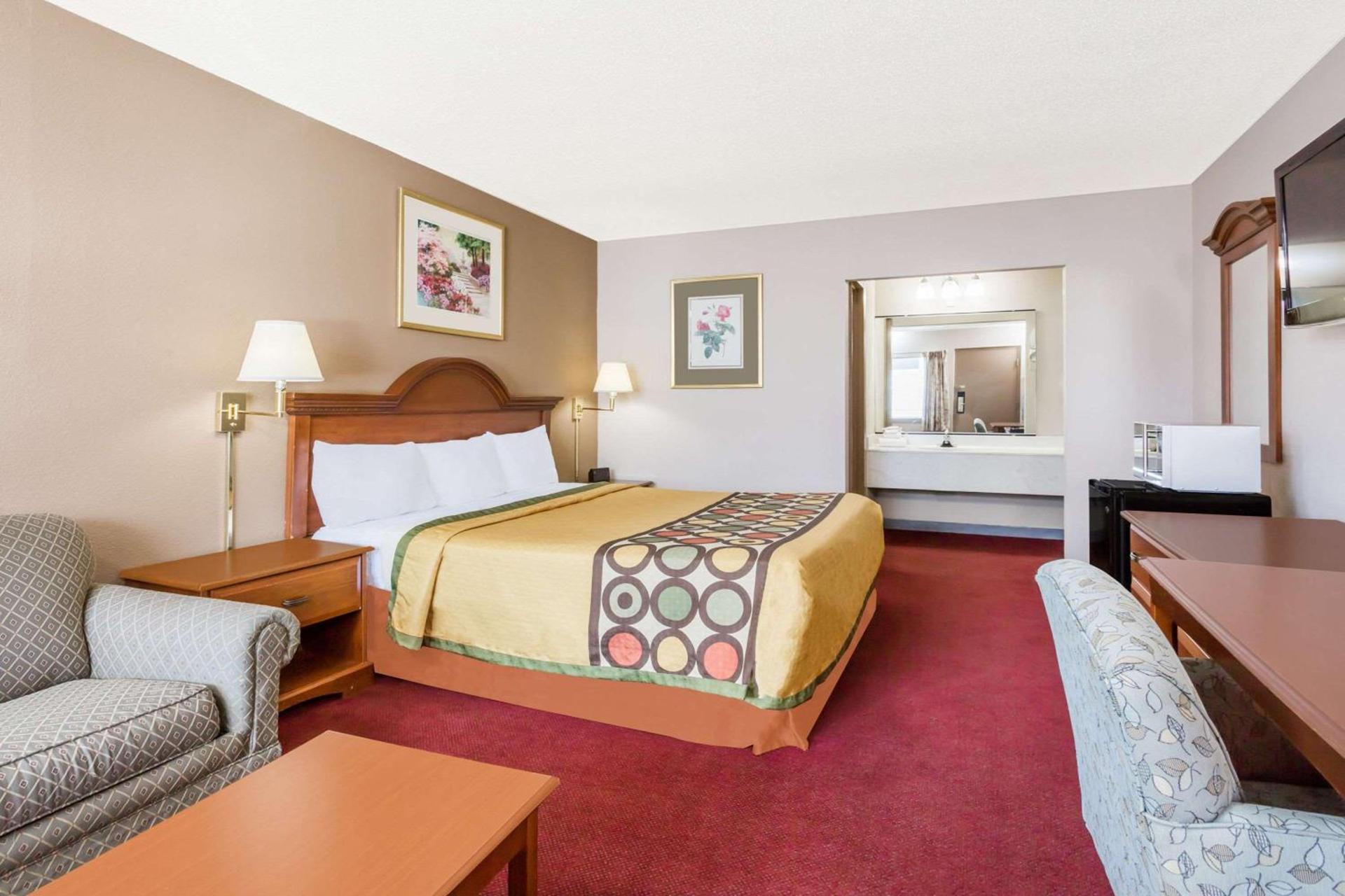 Super 8 by Wyndham Greensboro photo 13