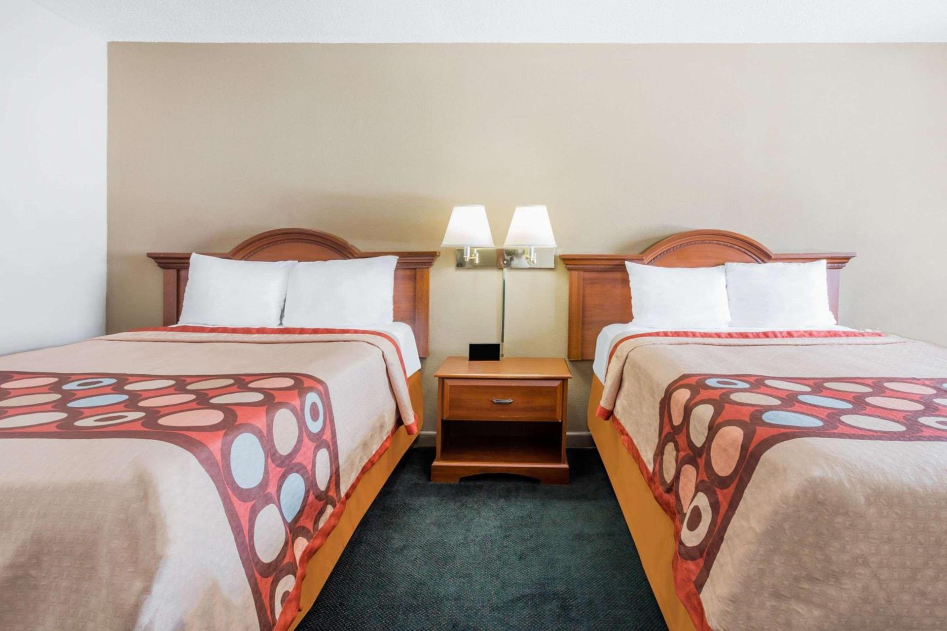 Super 8 by Wyndham Greensboro photo 7