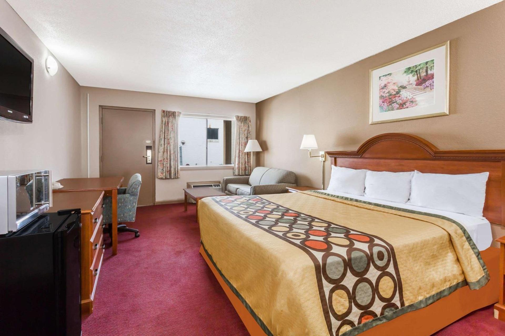 Super 8 by Wyndham Greensboro photo 5