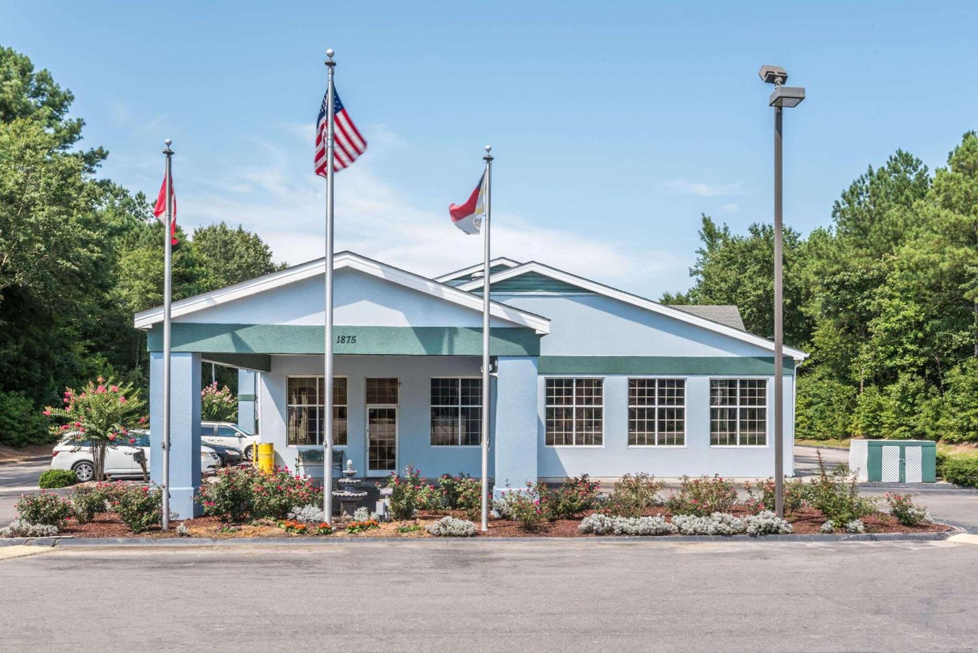 Super 8 by Wyndham Fayetteville — hotel in Fayetteville
