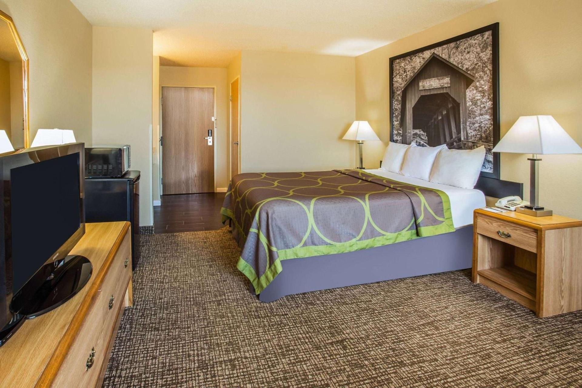 Super 8 by Wyndham Remington photo 13