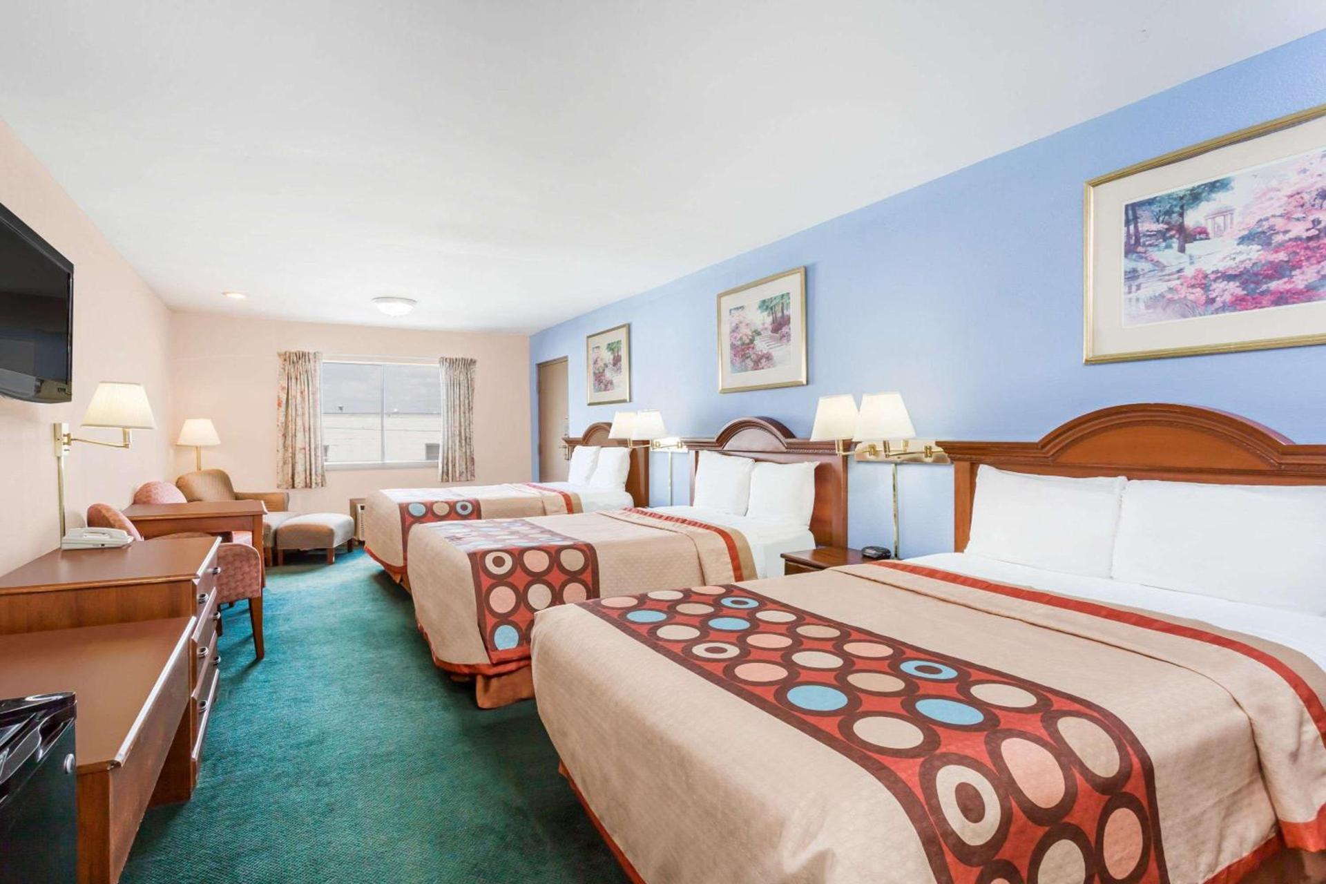 Super 8 by Wyndham Greensboro photo 6