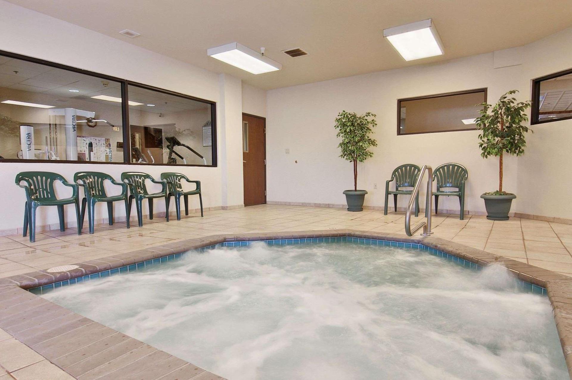 Wingate by Wyndham Pueblo photo 6