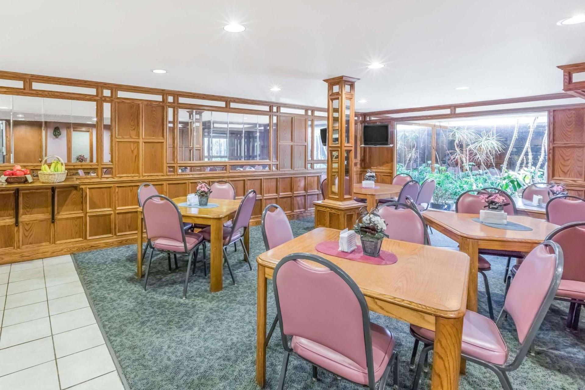 Knights Inn & Suites South Sioux City photo 5
