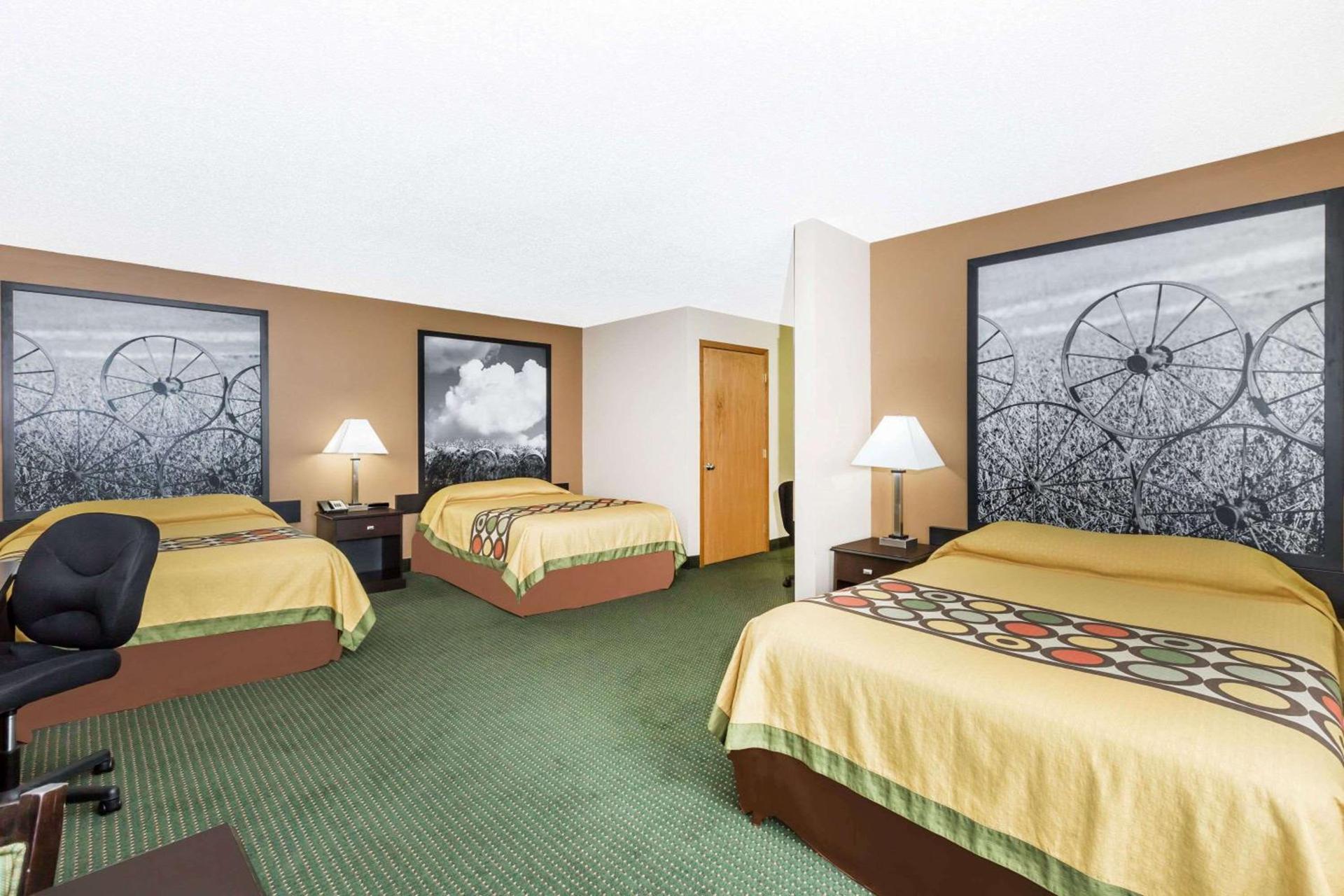 Super 8 by Wyndham Jefferson photo 10