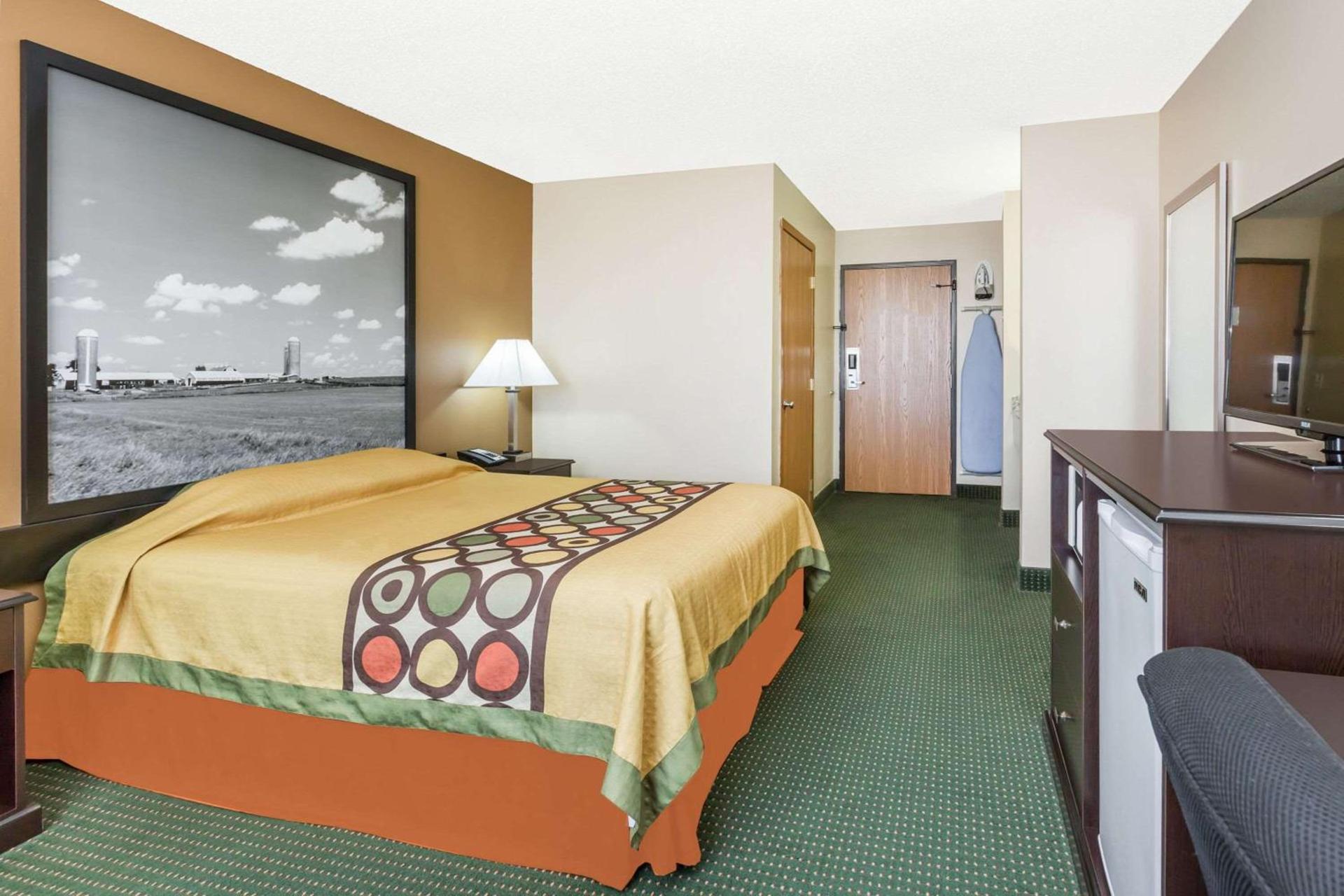 Super 8 by Wyndham Jefferson photo 33