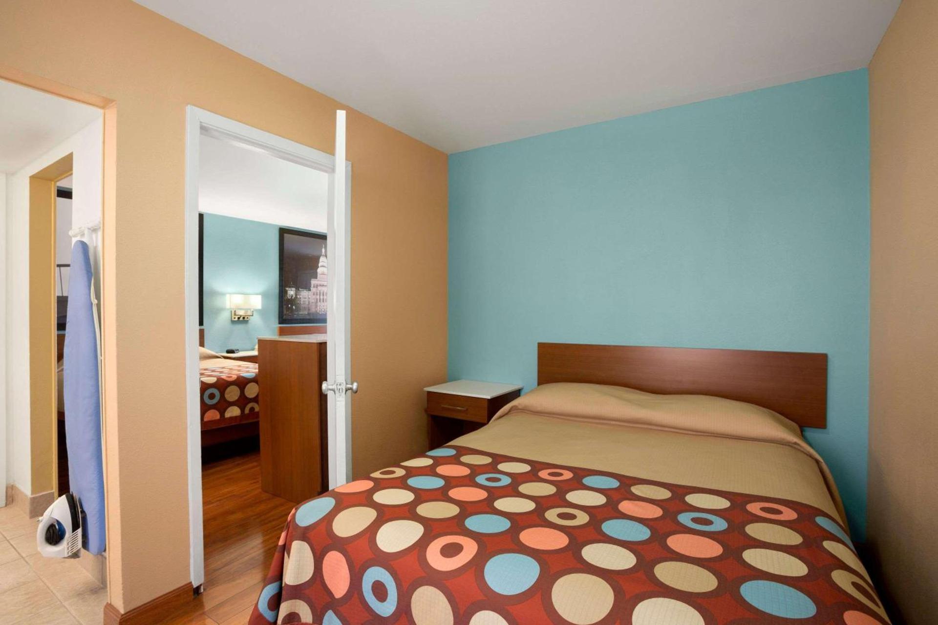Super 8 by Wyndham Austin Downtown/Capitol Area photo 13