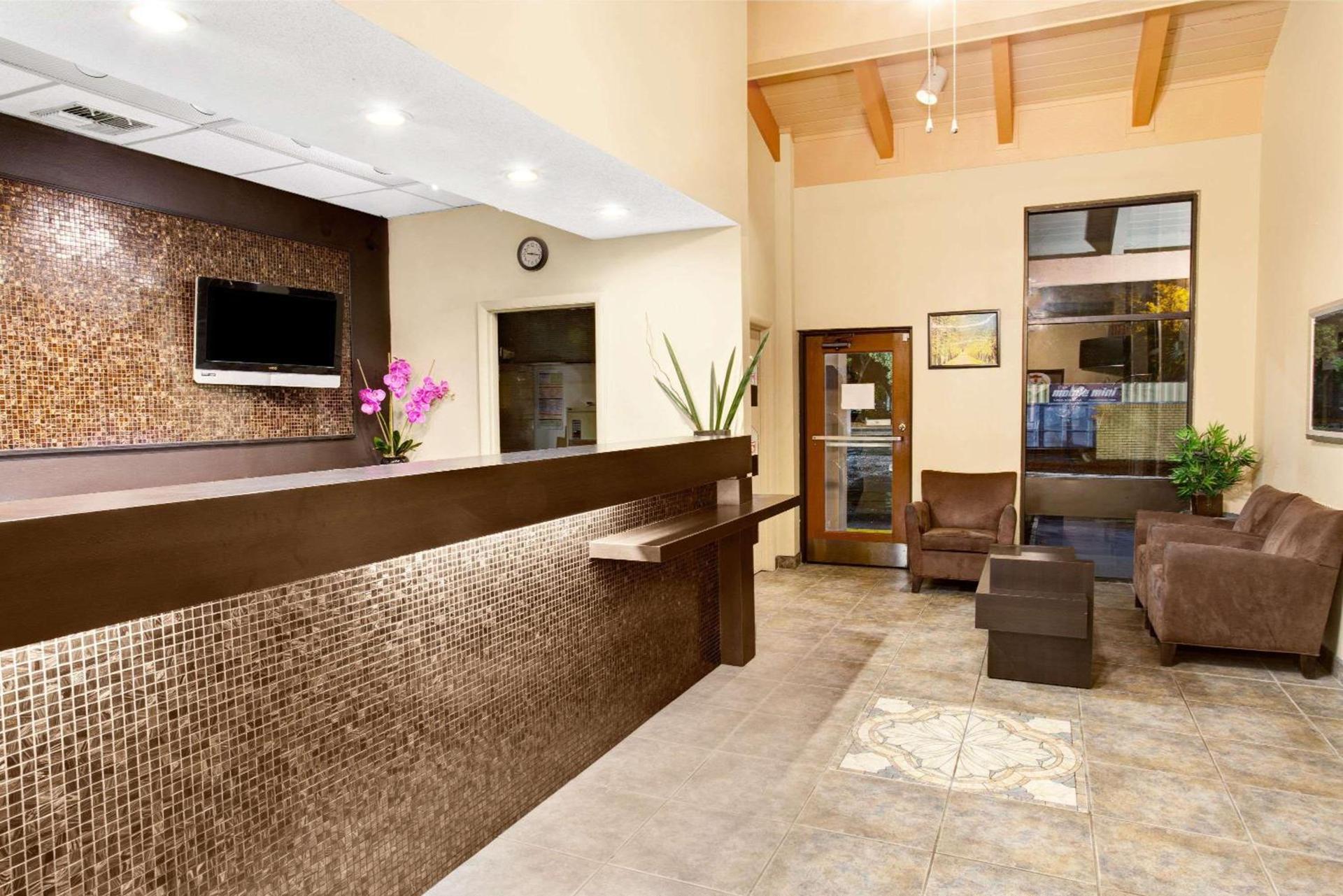 Super 8 by Wyndham Kissimmee/Maingate/Orlando Area photo 2
