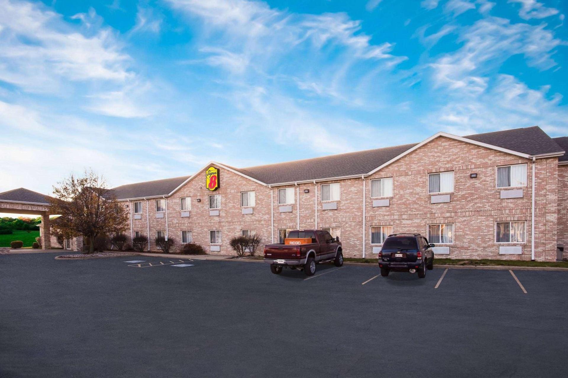 Super 8 by Wyndham Remington photo 2