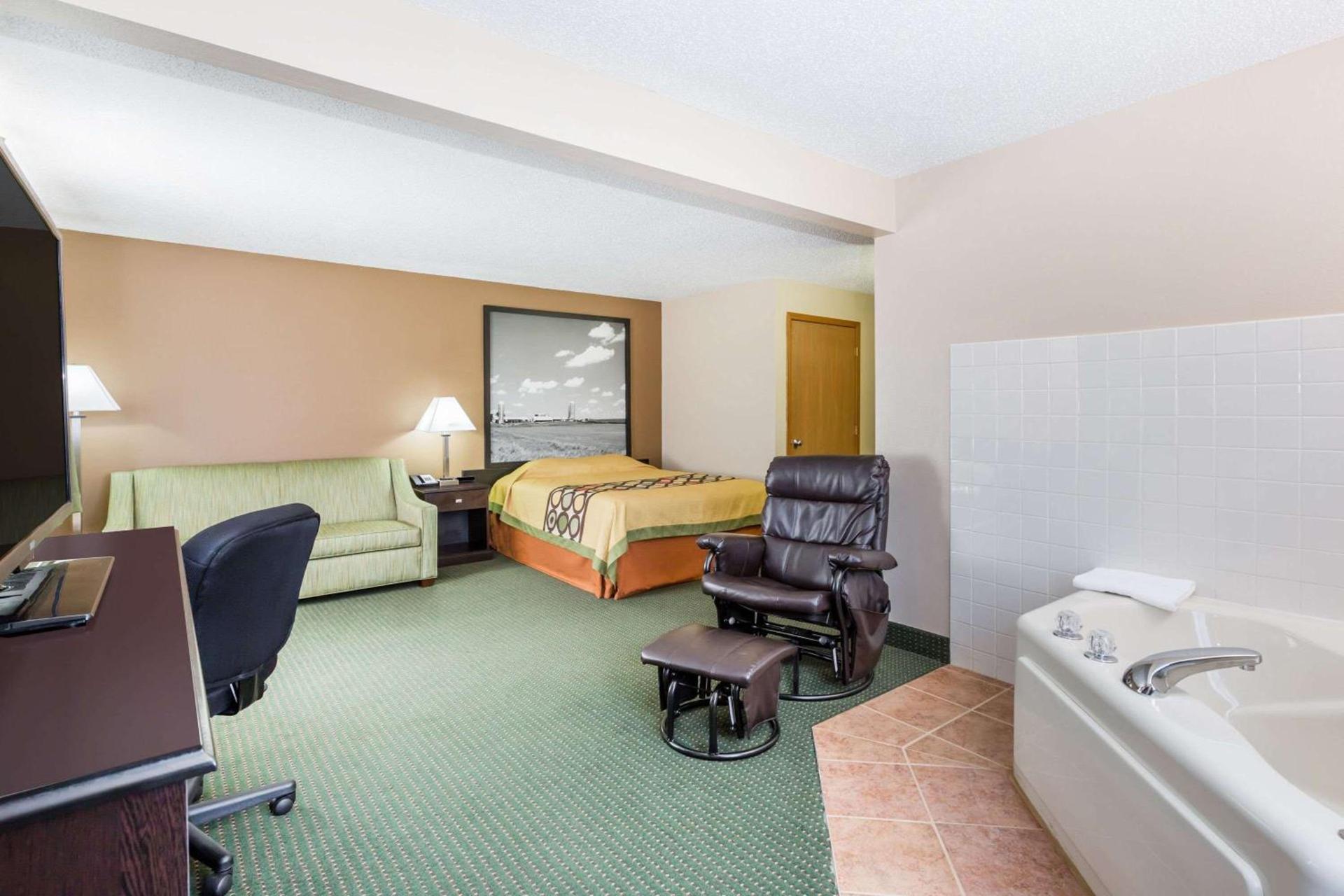 Super 8 by Wyndham Jefferson photo 27